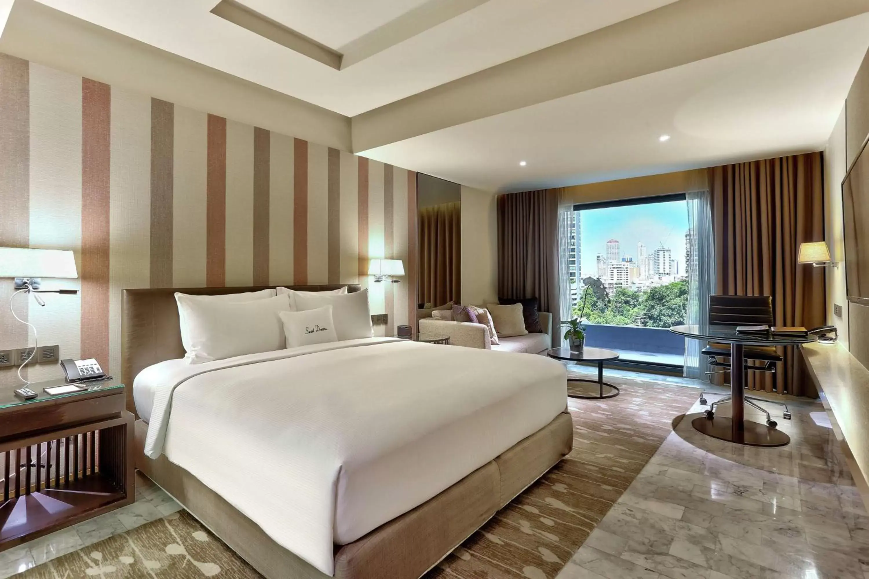 Bedroom in DoubleTree by Hilton Sukhumvit Bangkok