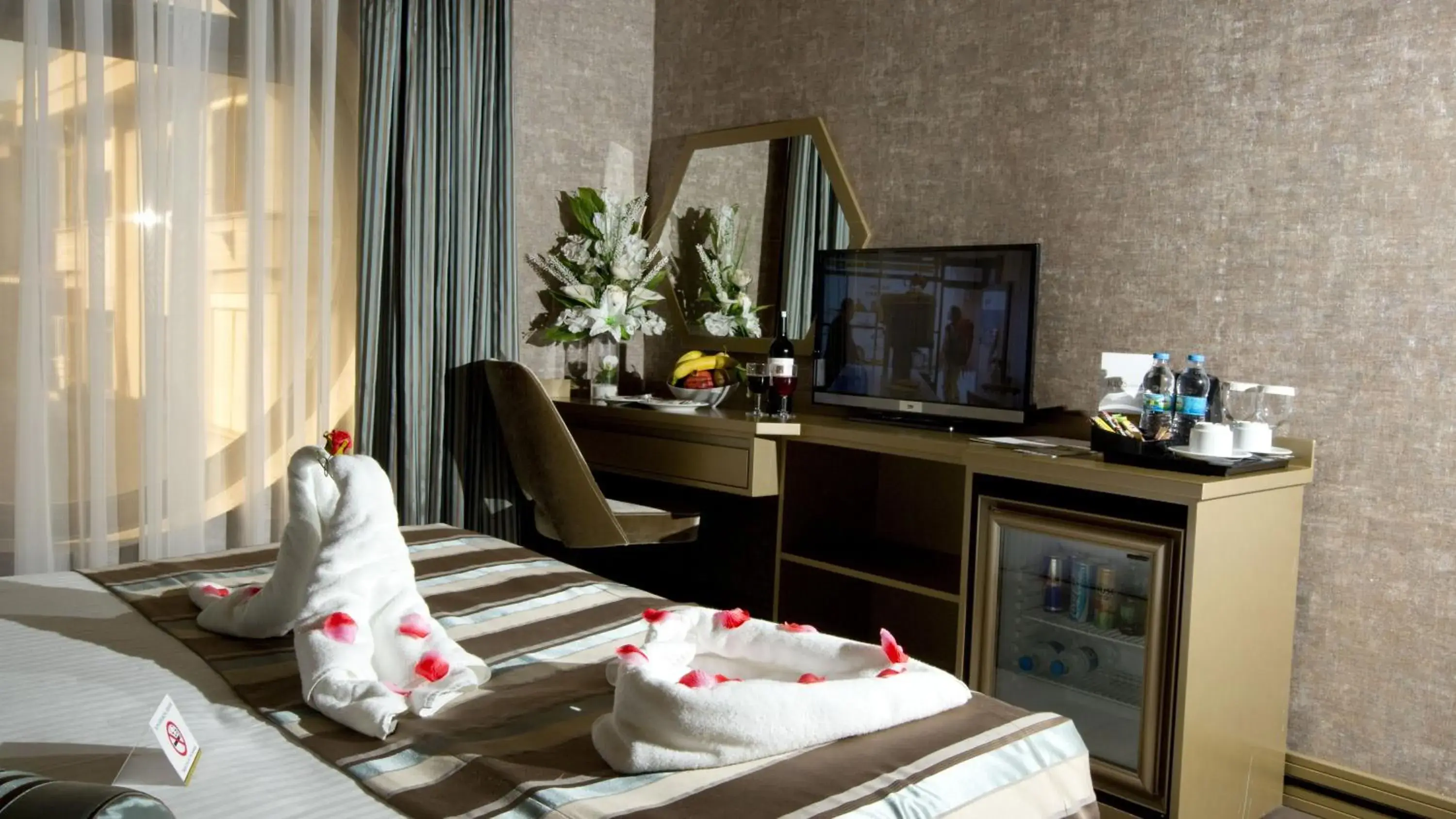 Bedroom, TV/Entertainment Center in Rios Edition Hotel