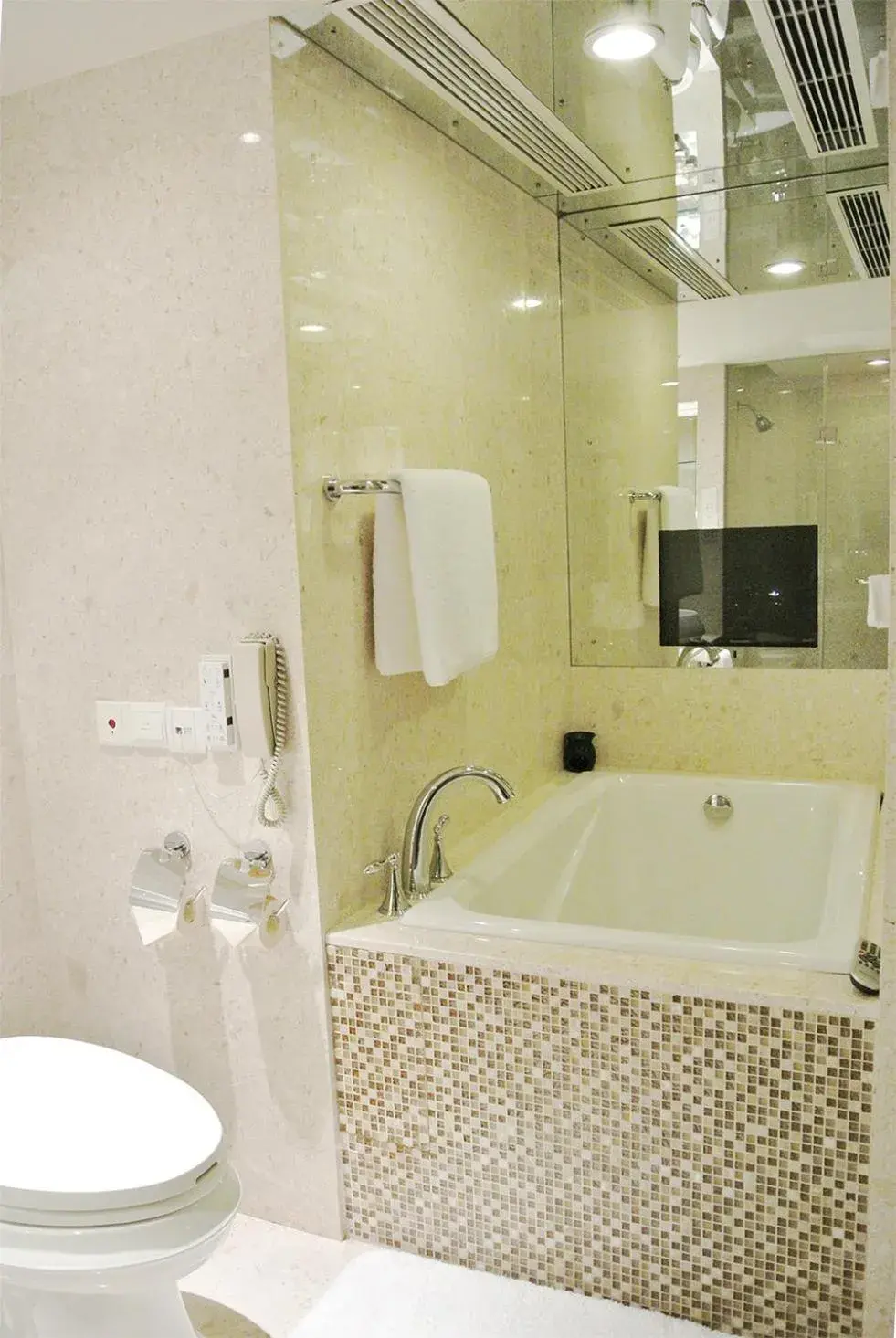 Bathroom in Kunming Haitian Hotel