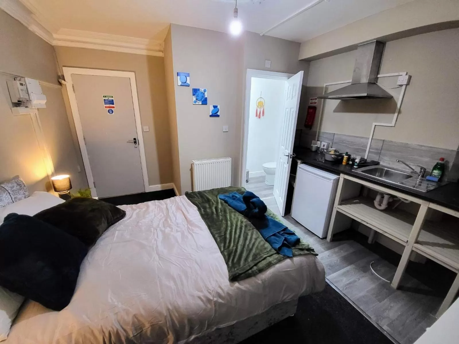 Kitchen or kitchenette in Easy Living Nottingham - Burns Street