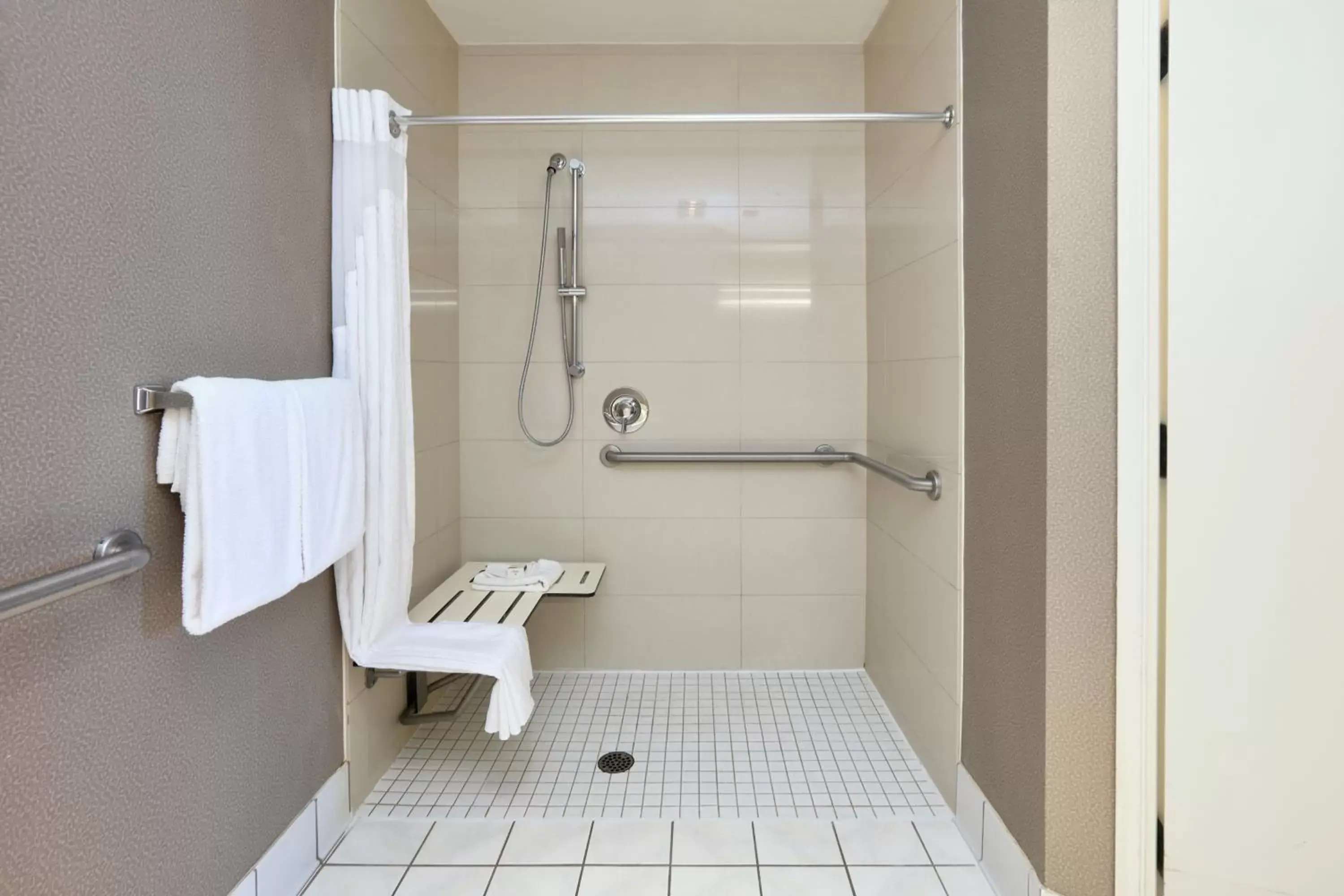 Premium King Room with Mobility Accessible Roll In Shower in Holiday Inn & Suites Santa Maria by IHG Premium King Room with Mobility Accessible Roll In Shower in Holiday Inn & Suites Santa Maria by IHG