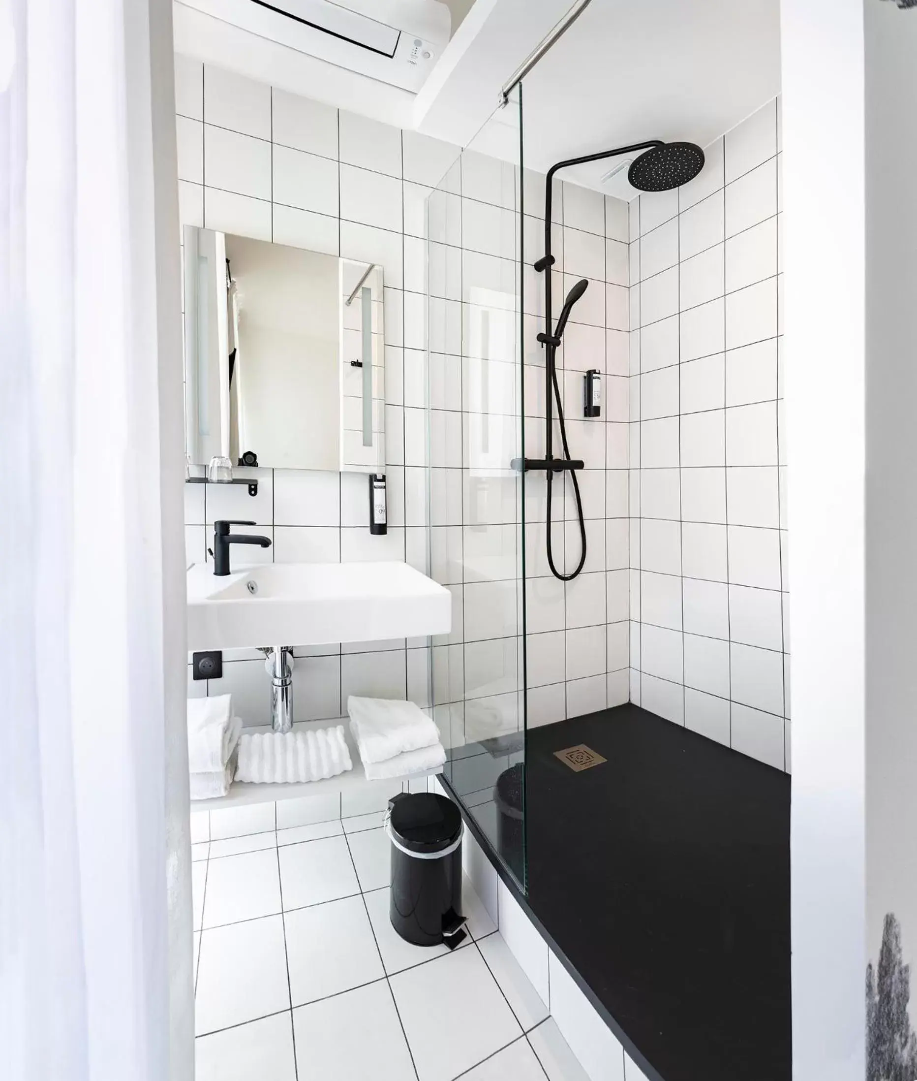 Shower, Bathroom in Monsieur Miot Concept Hotel - Bastia centre