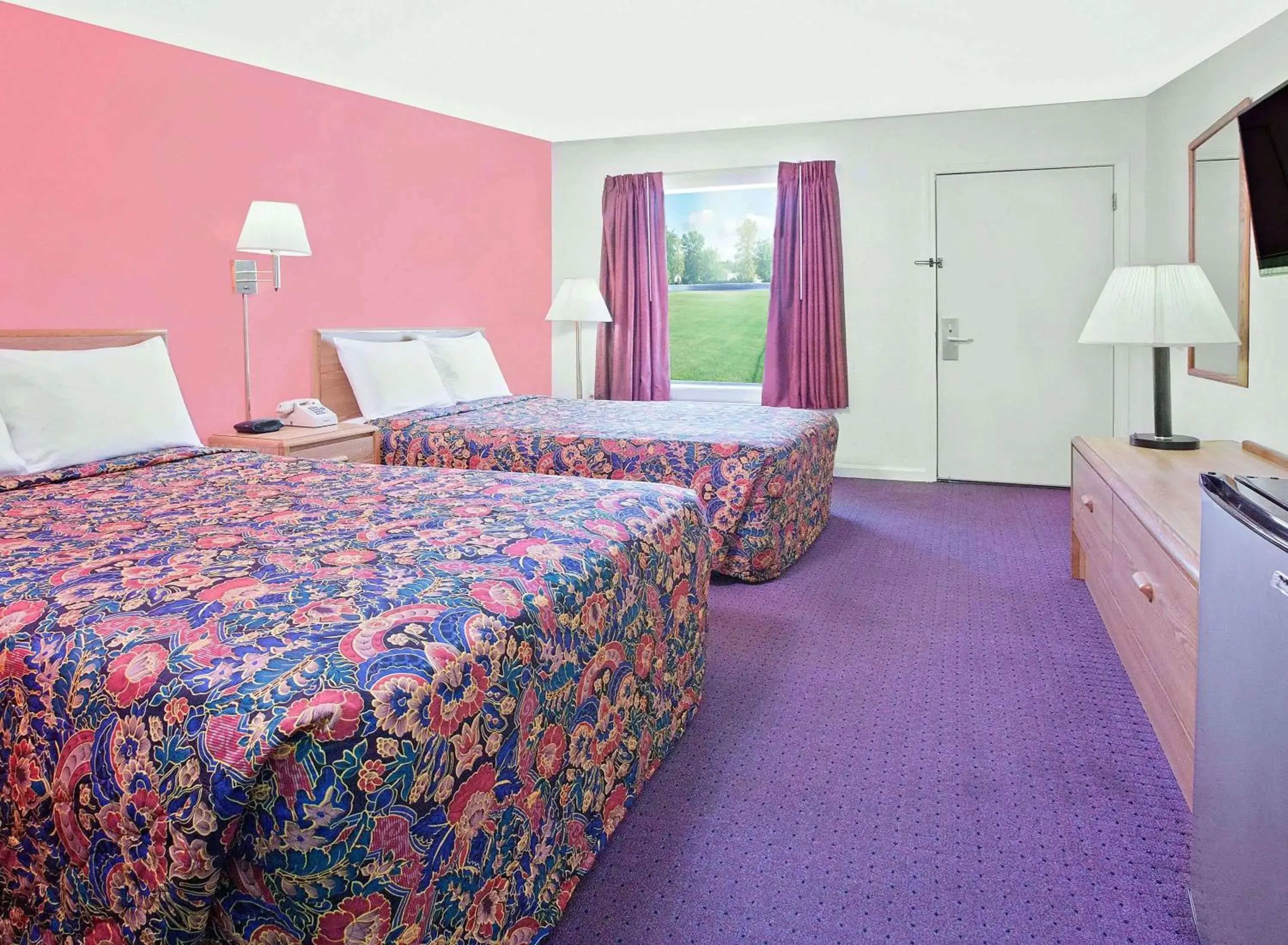 Photo of the whole room, Bed in Knights Inn Muskogee Photo of the whole room, Bed in Knights Inn Muskogee