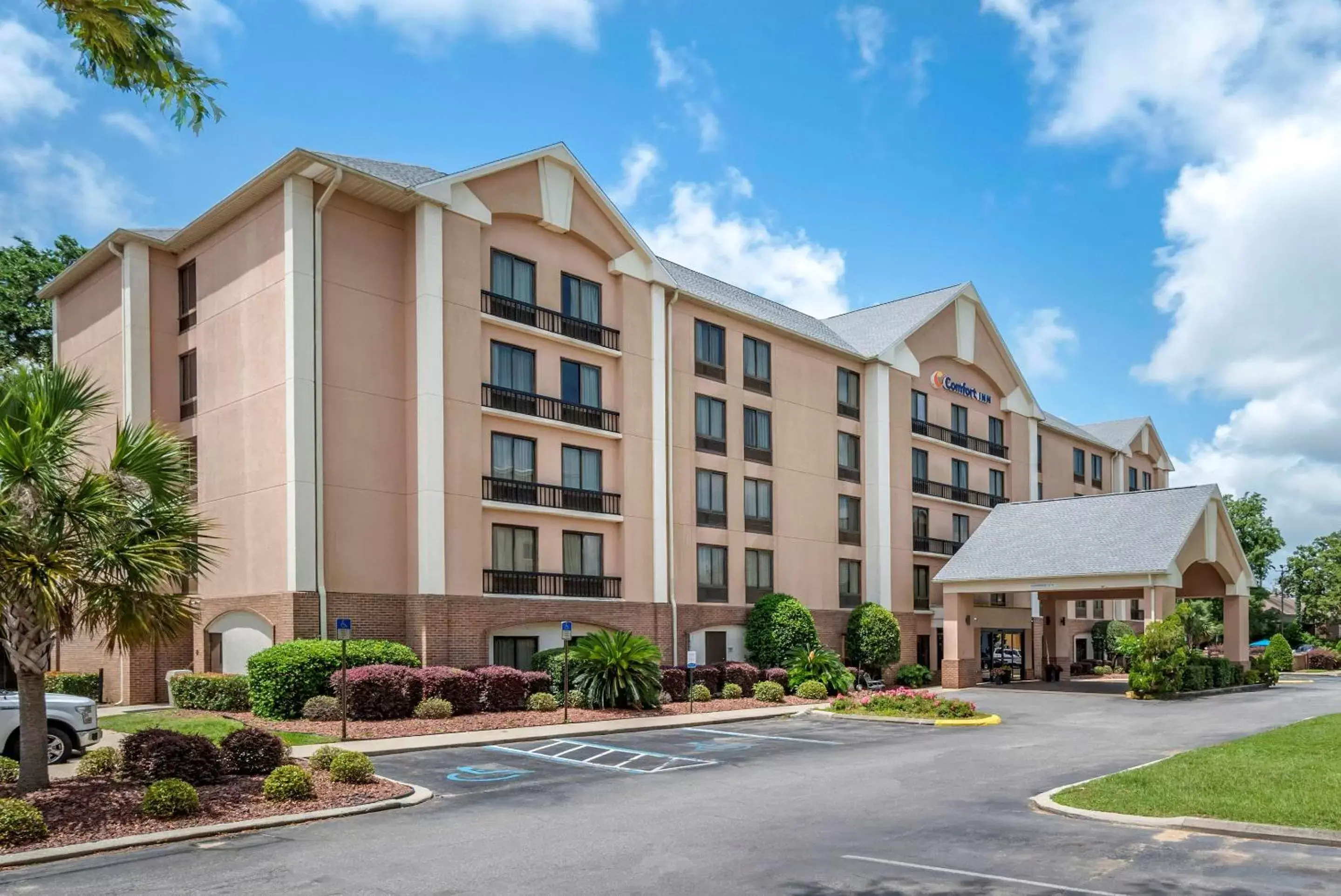 Property building in Comfort Inn Pensacola - University Area