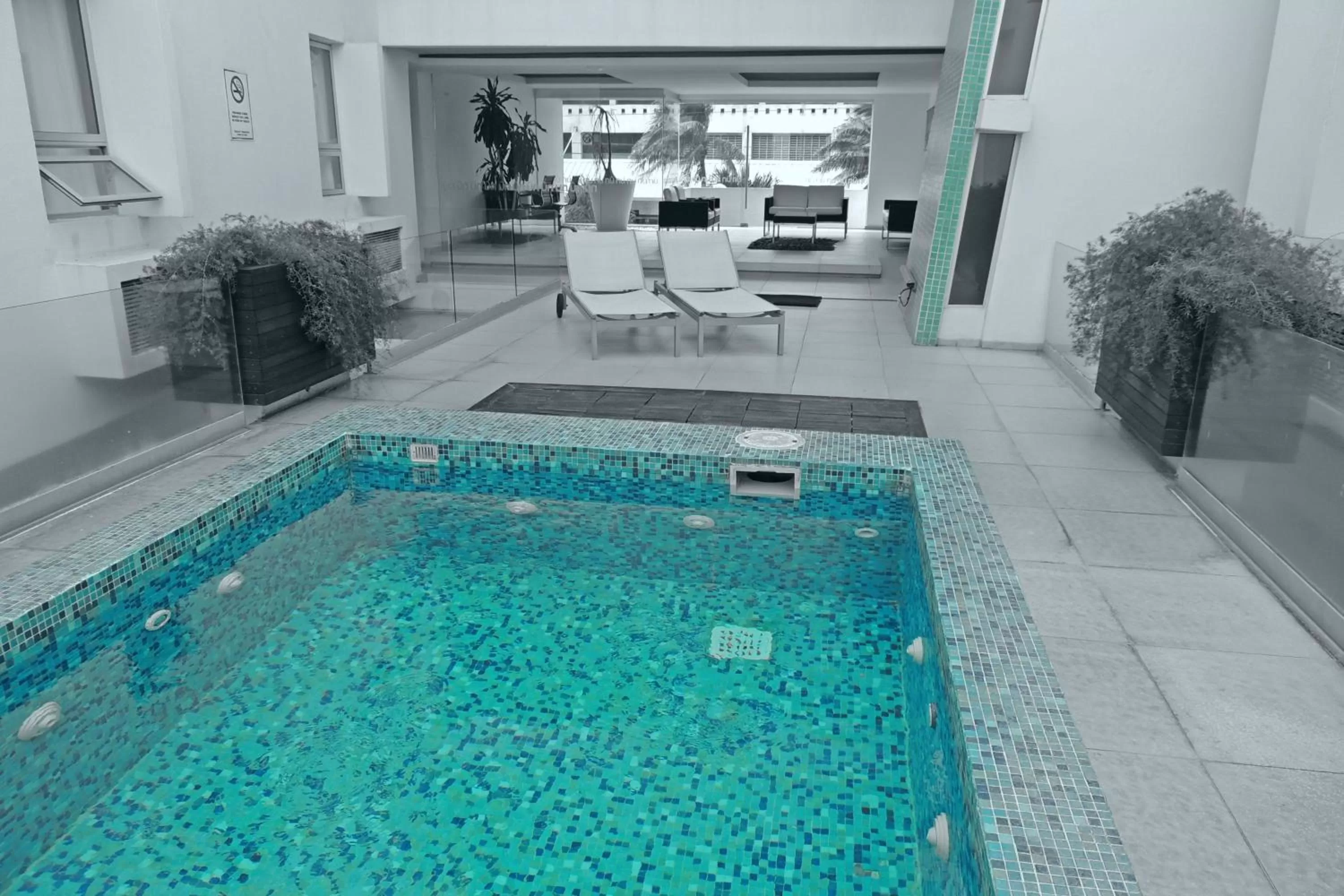 Swimming pool in Nu Hotel