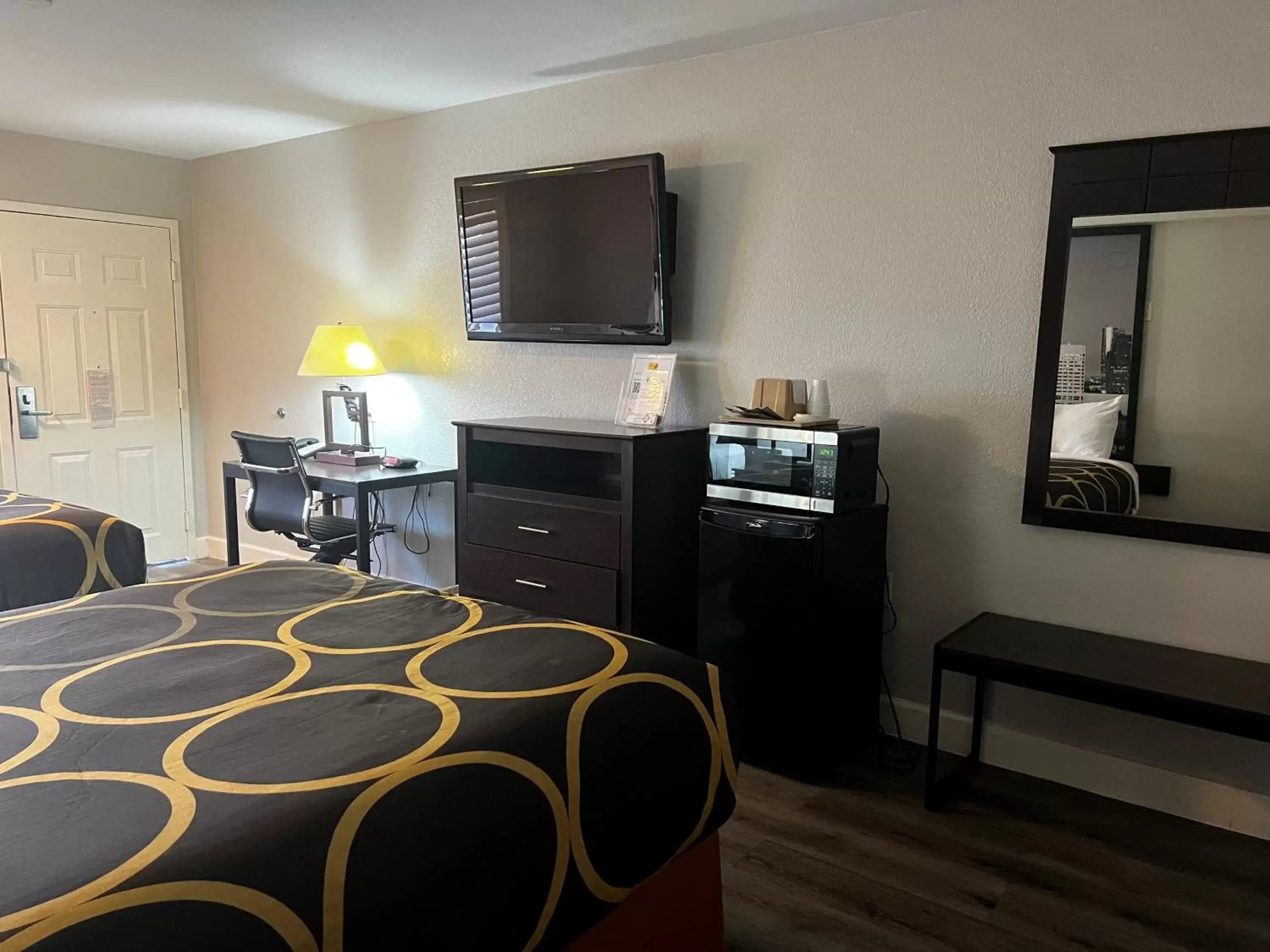 Photo of the whole room, TV/Entertainment Center in Super 8 by Wyndham Baytown/Mont Belvieu