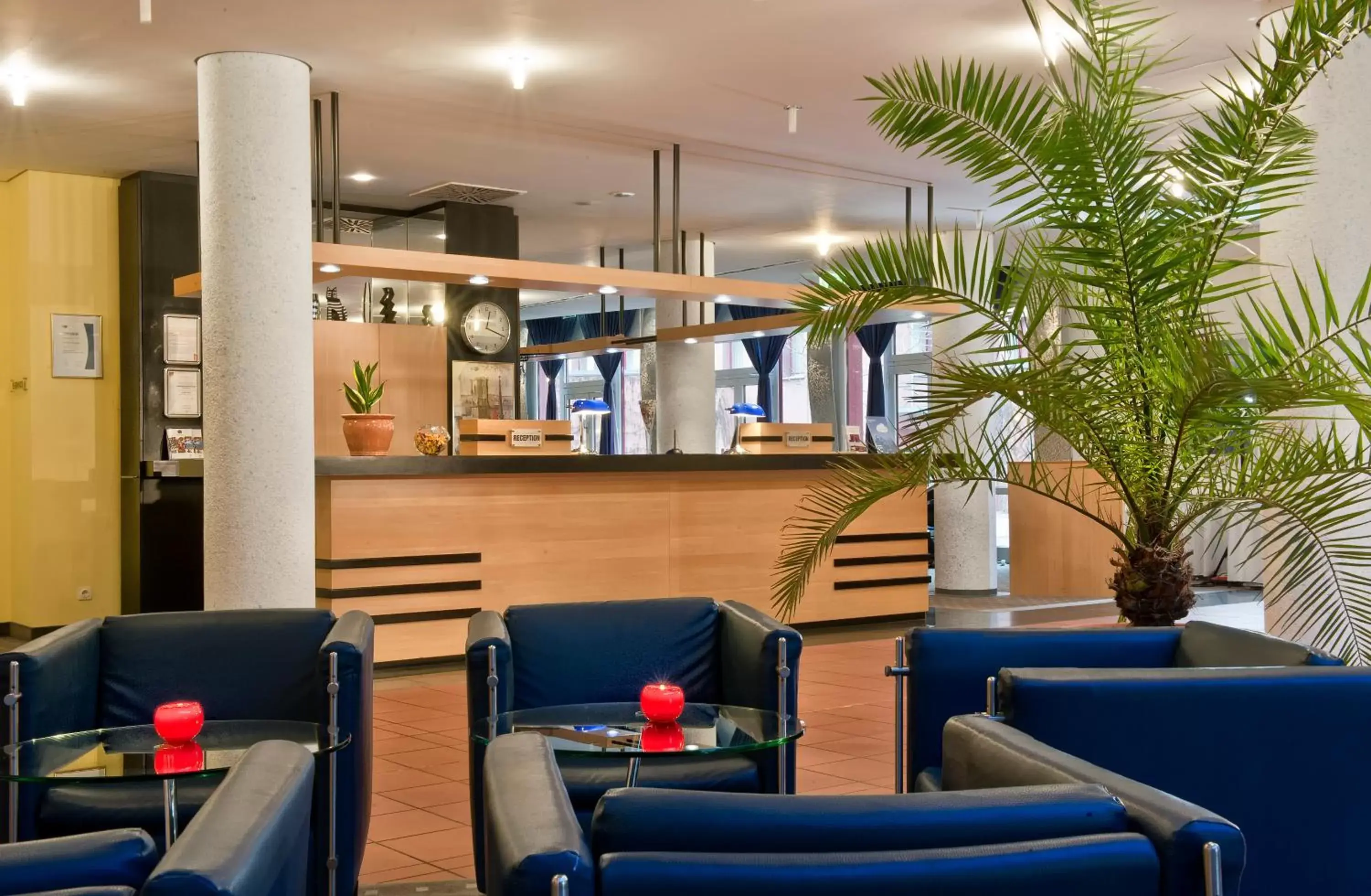 Lobby or reception, Lounge/Bar in TRYP by Wyndham Halle