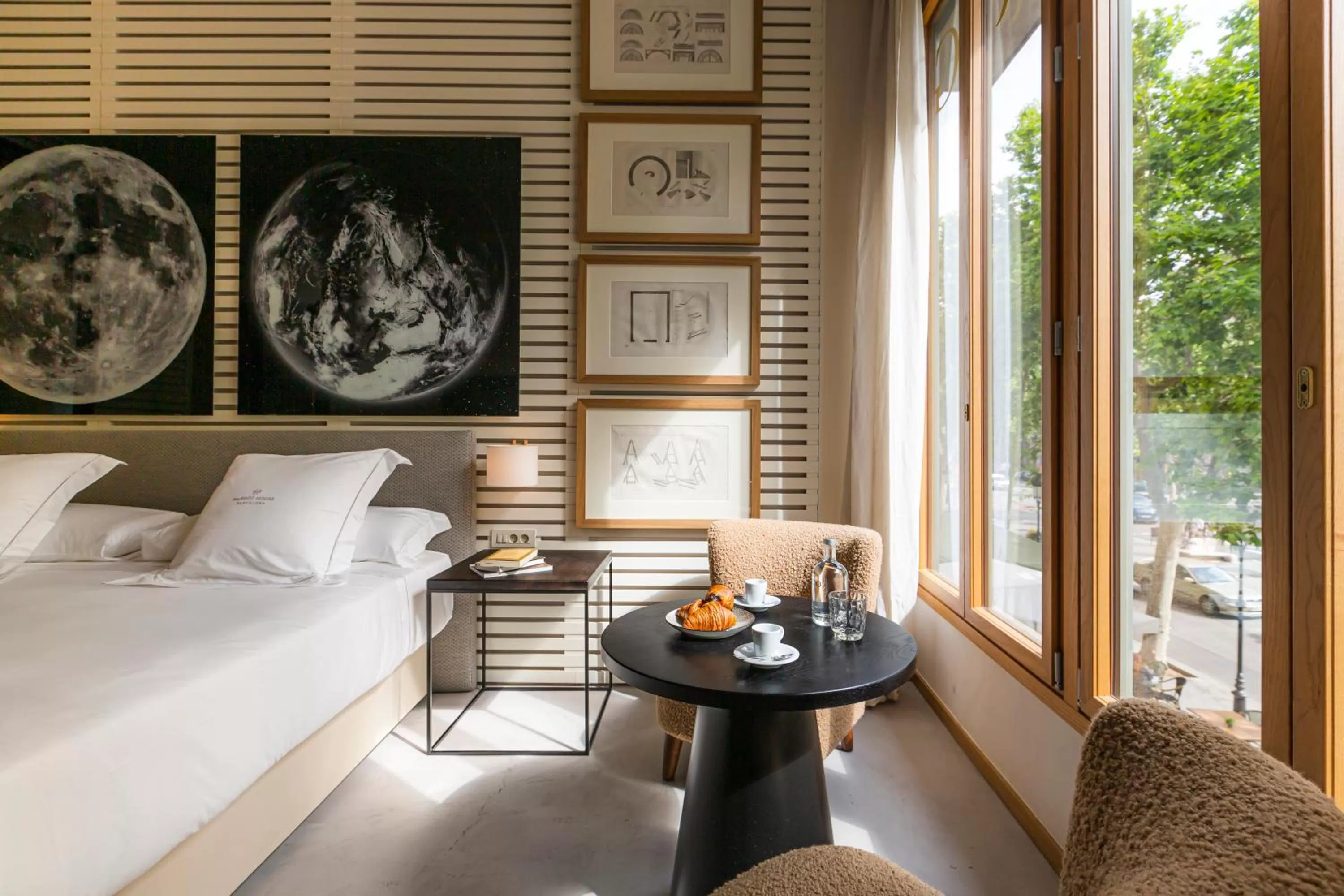 Seating area, Bed in Hotel Margot House Barcelona