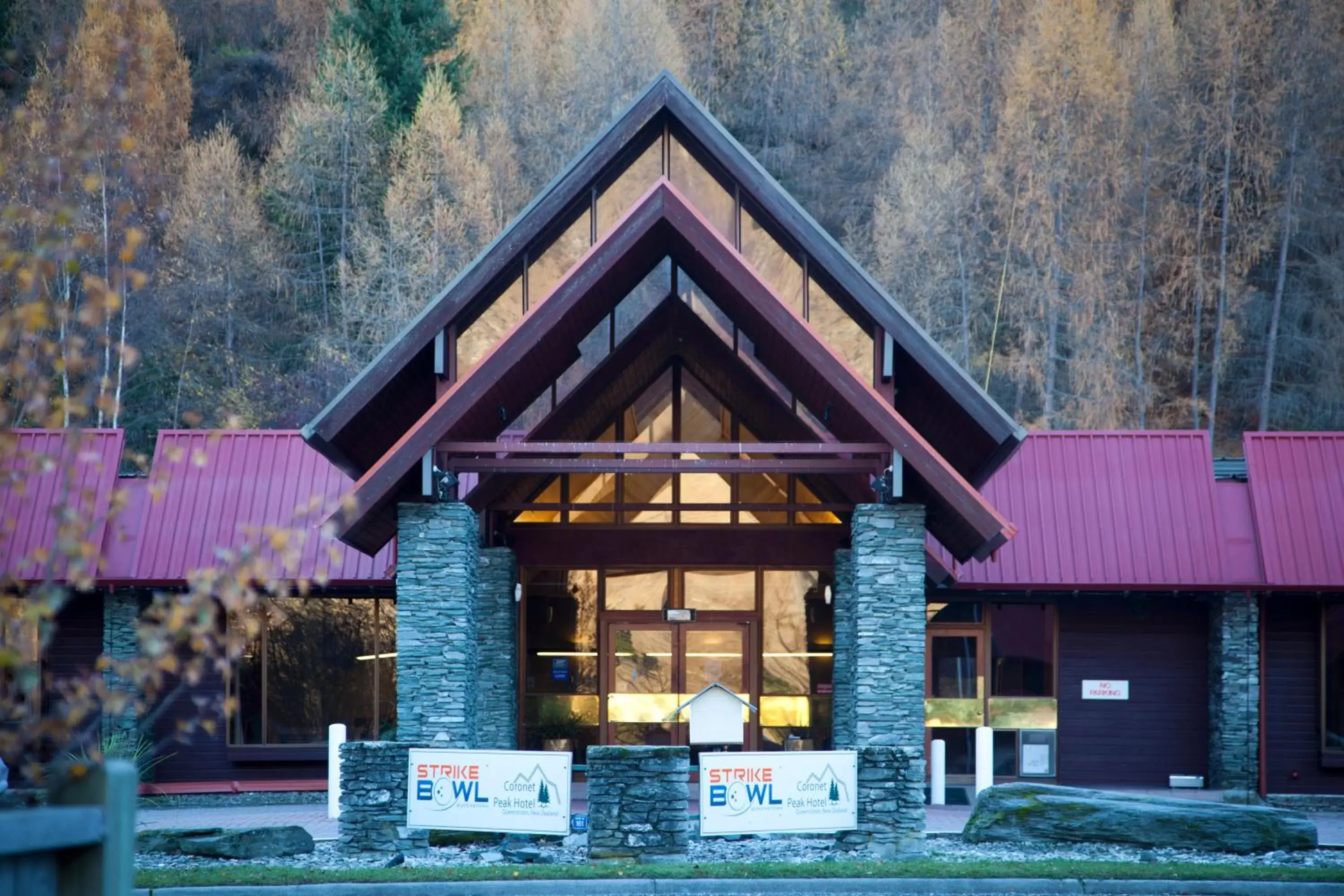 Facade/entrance, Property Building in Swiss-Belresort Coronet Peak