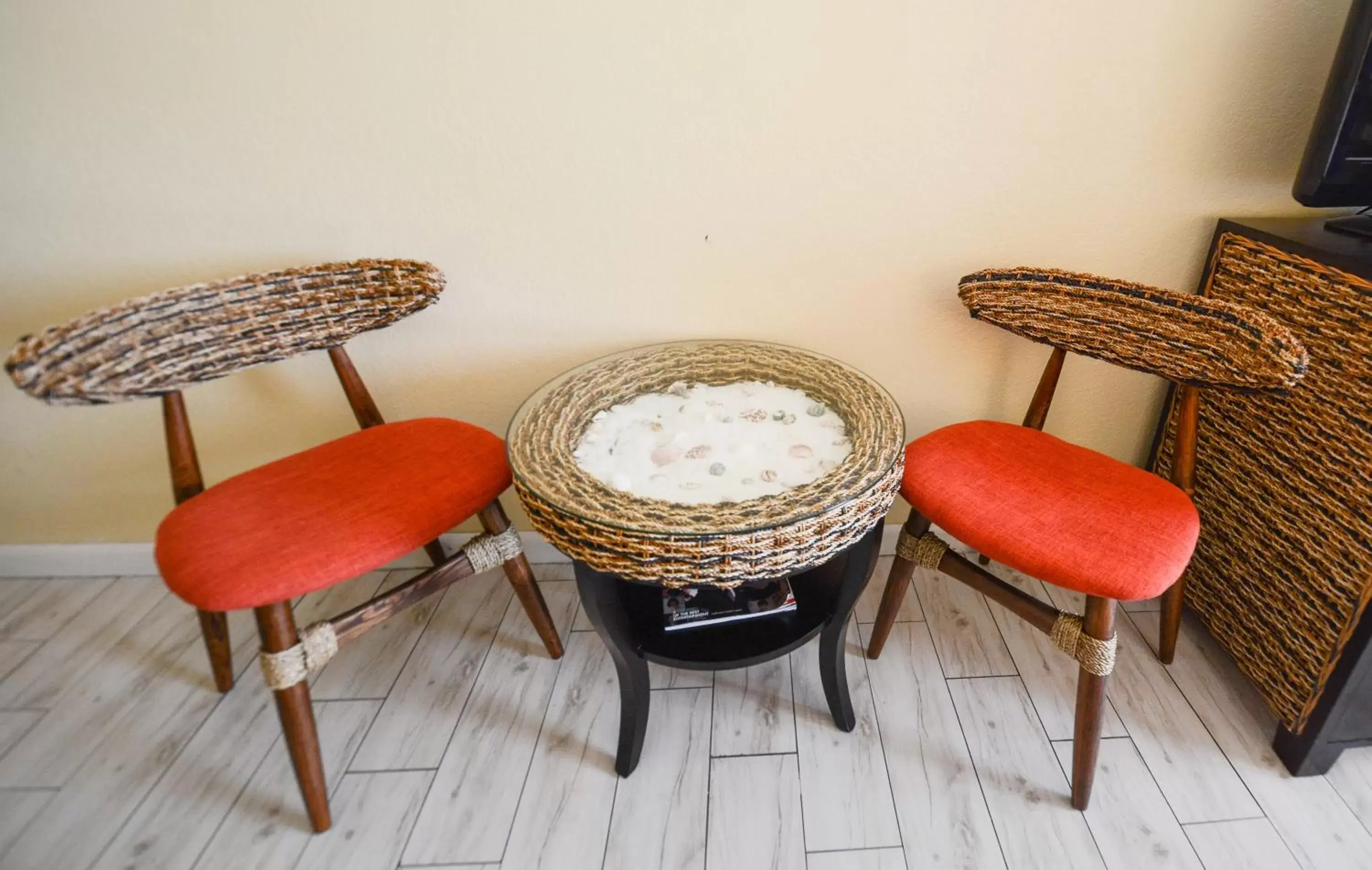 Seating Area in Royal Inn Beach Hutchinson Island