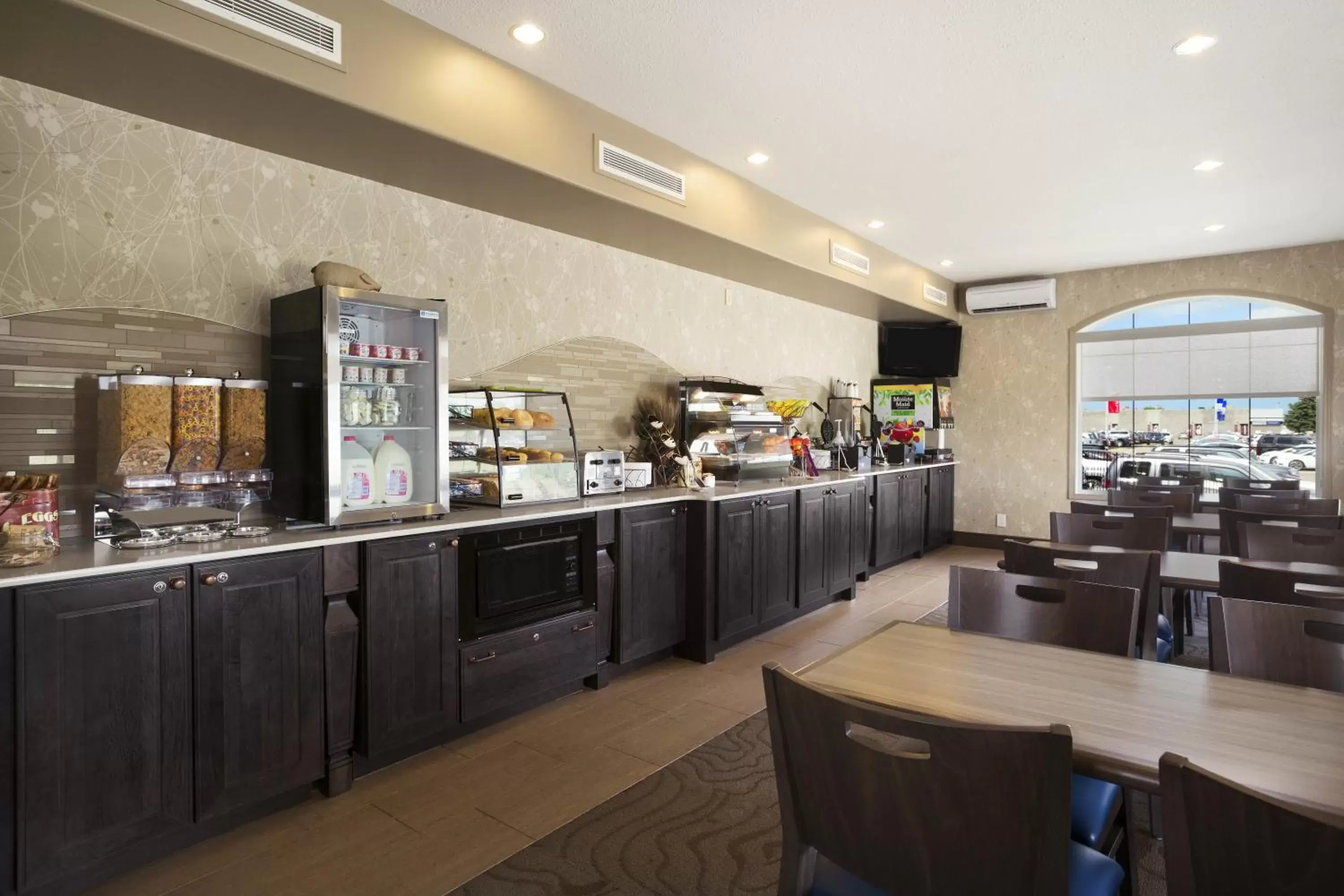 Food, Restaurant/Places to Eat in Days Inn & Suites by Wyndham Brandon