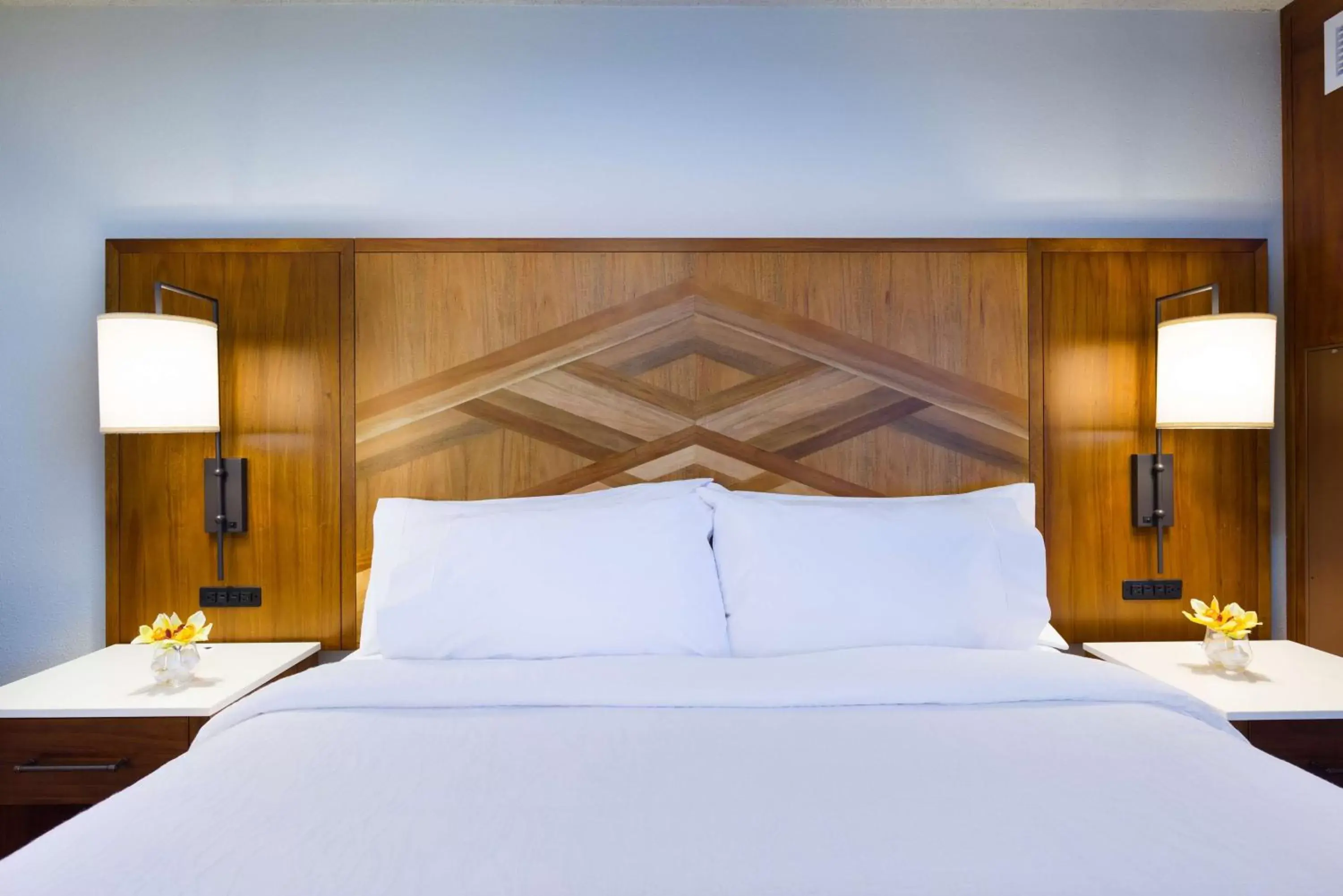 Bed in Hilton Garden Inn Kauai Wailua Bay, HI