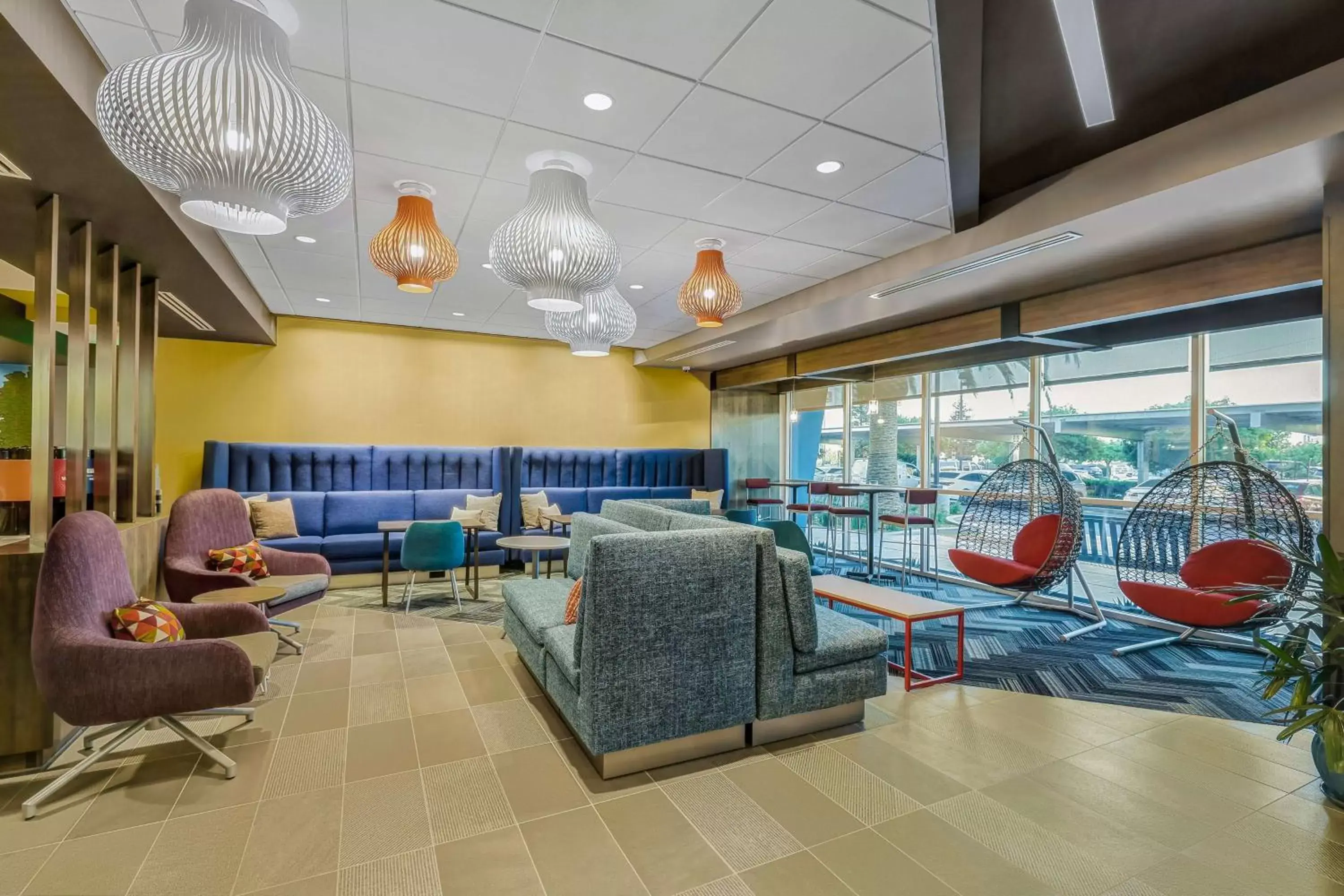 Lobby or reception in Tru By Hilton Lathrop