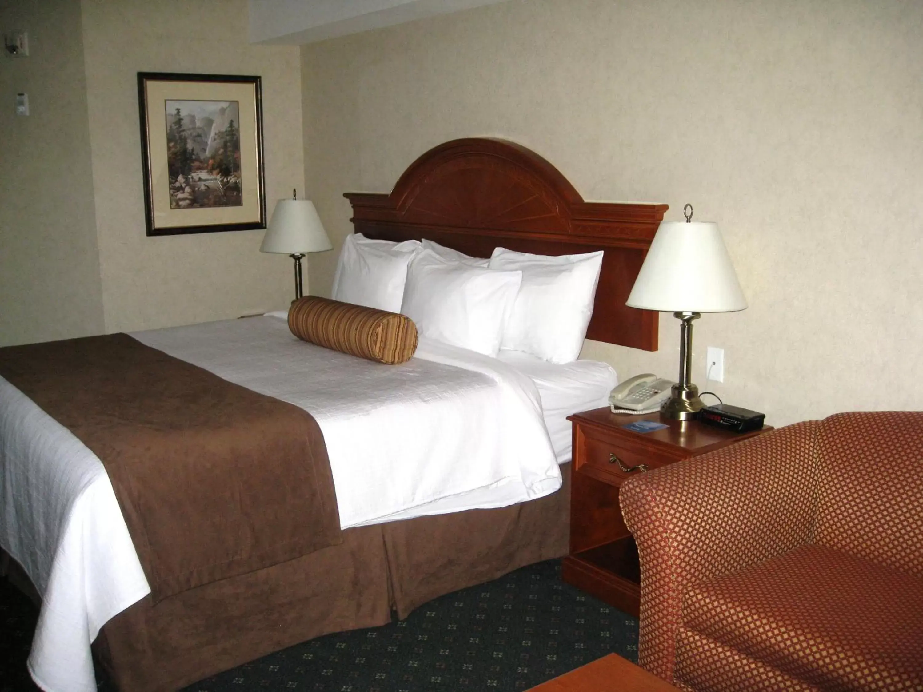 1 Queen Bedroom - Non-Smoking in Travelodge by Wyndham Strathmore 1 Queen Bedroom - Non-Smoking in Travelodge by Wyndham Strathmore