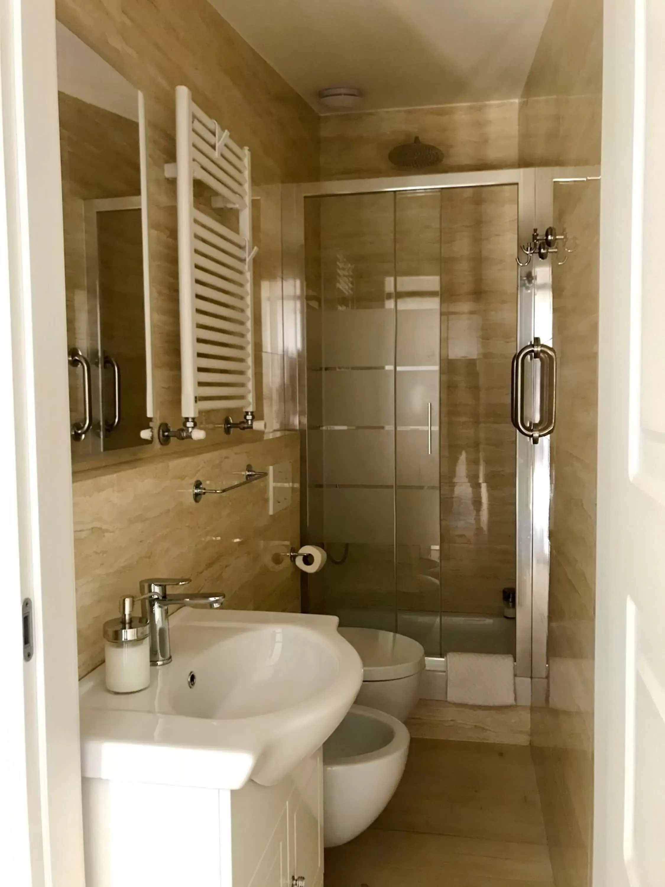 Shower, Bathroom in In San Frediano B&B