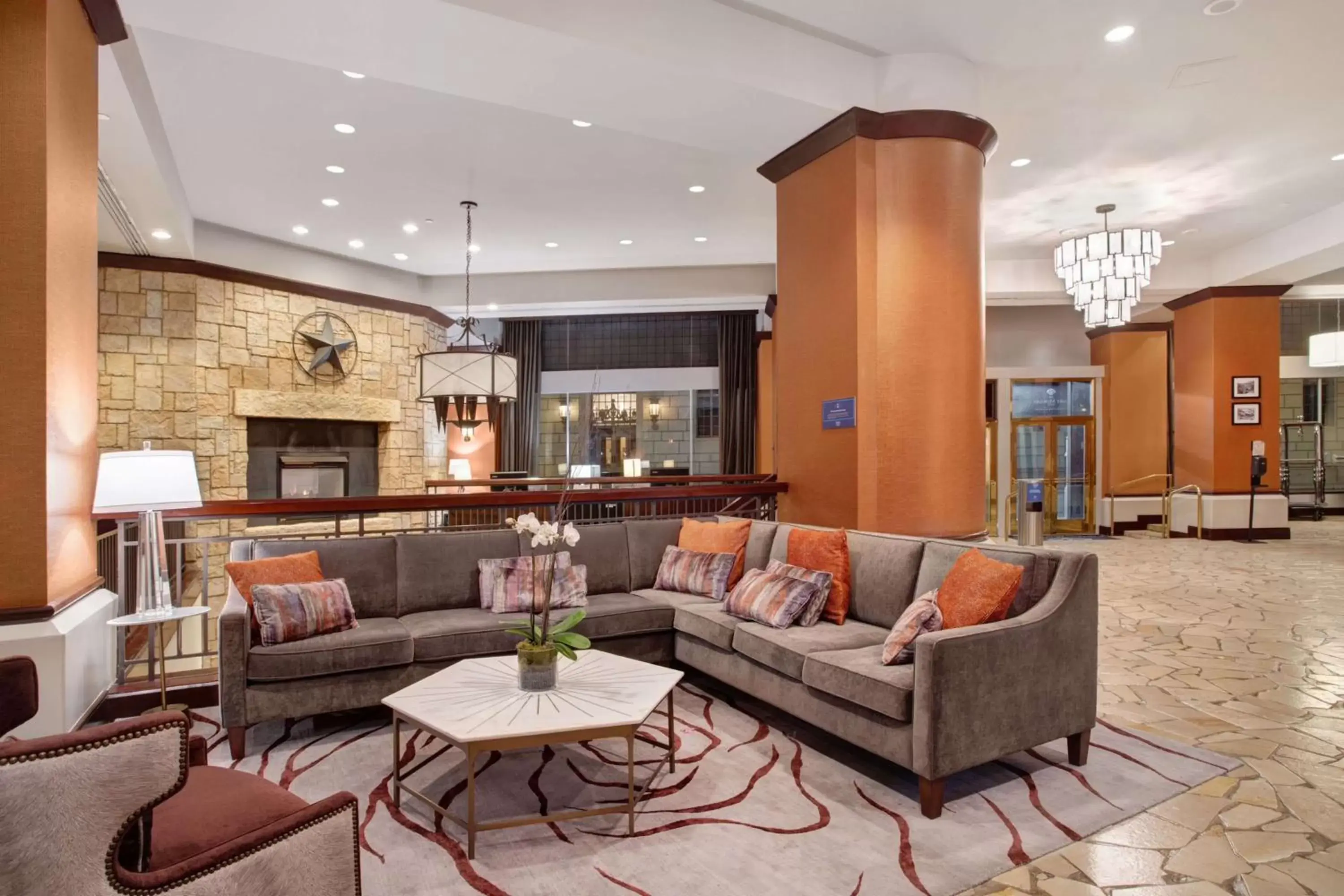 Lobby or reception in The Emily Morgan Hotel - A DoubleTree by Hilton