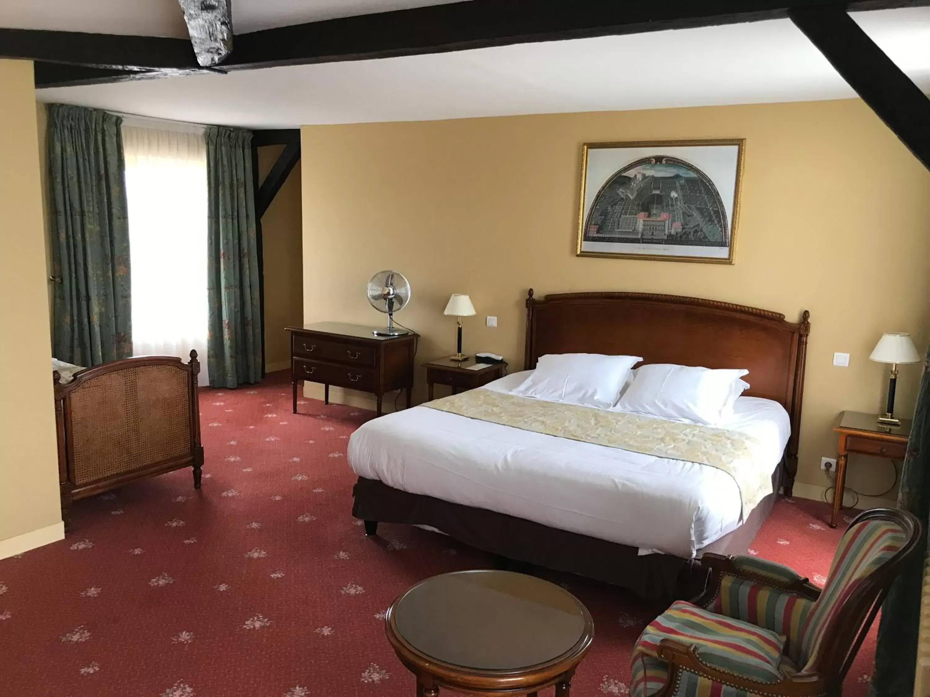 Photo of the whole room, Bed in Château de Sancy