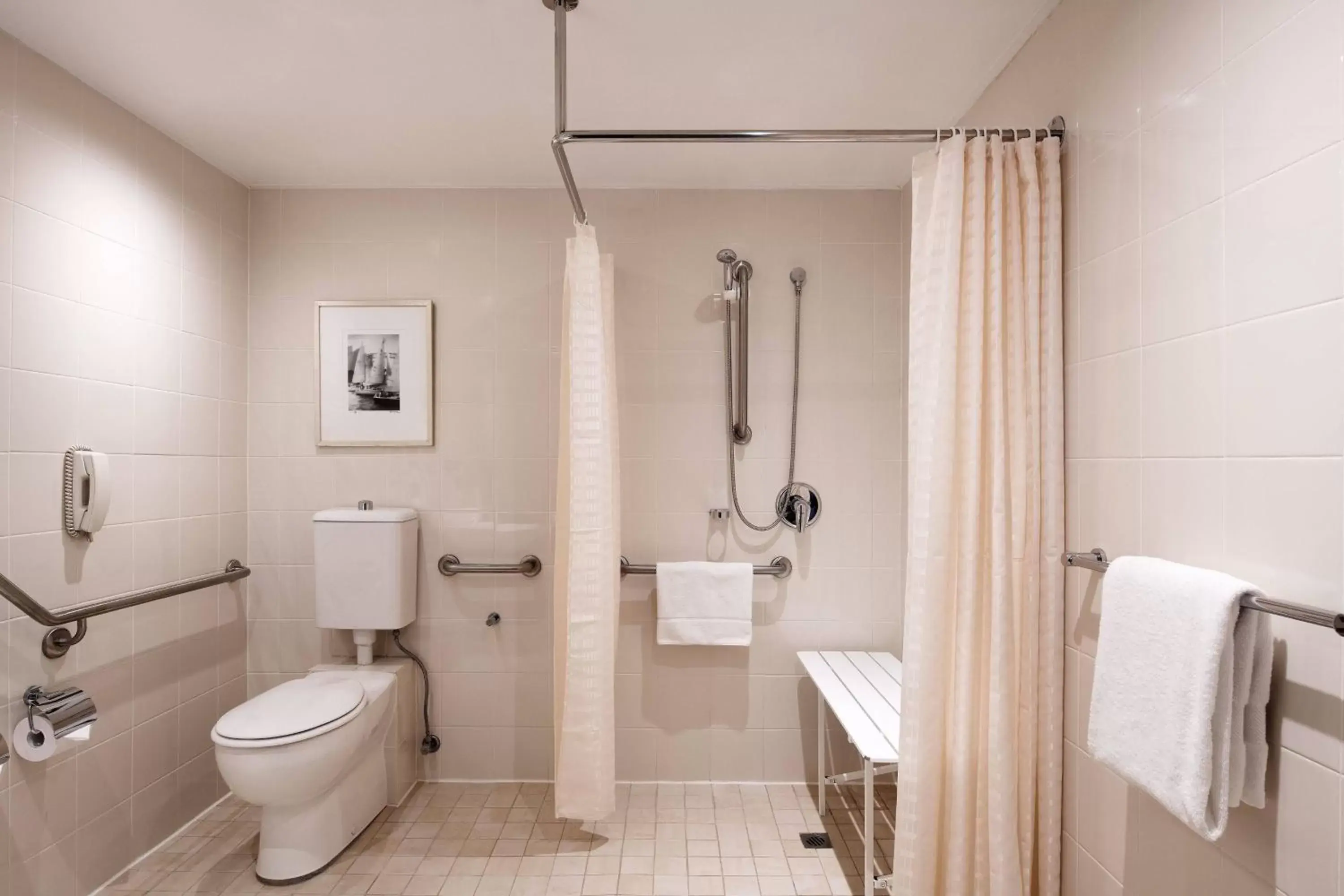 Bathroom in Sydney Harbour Marriott Hotel at Circular Quay