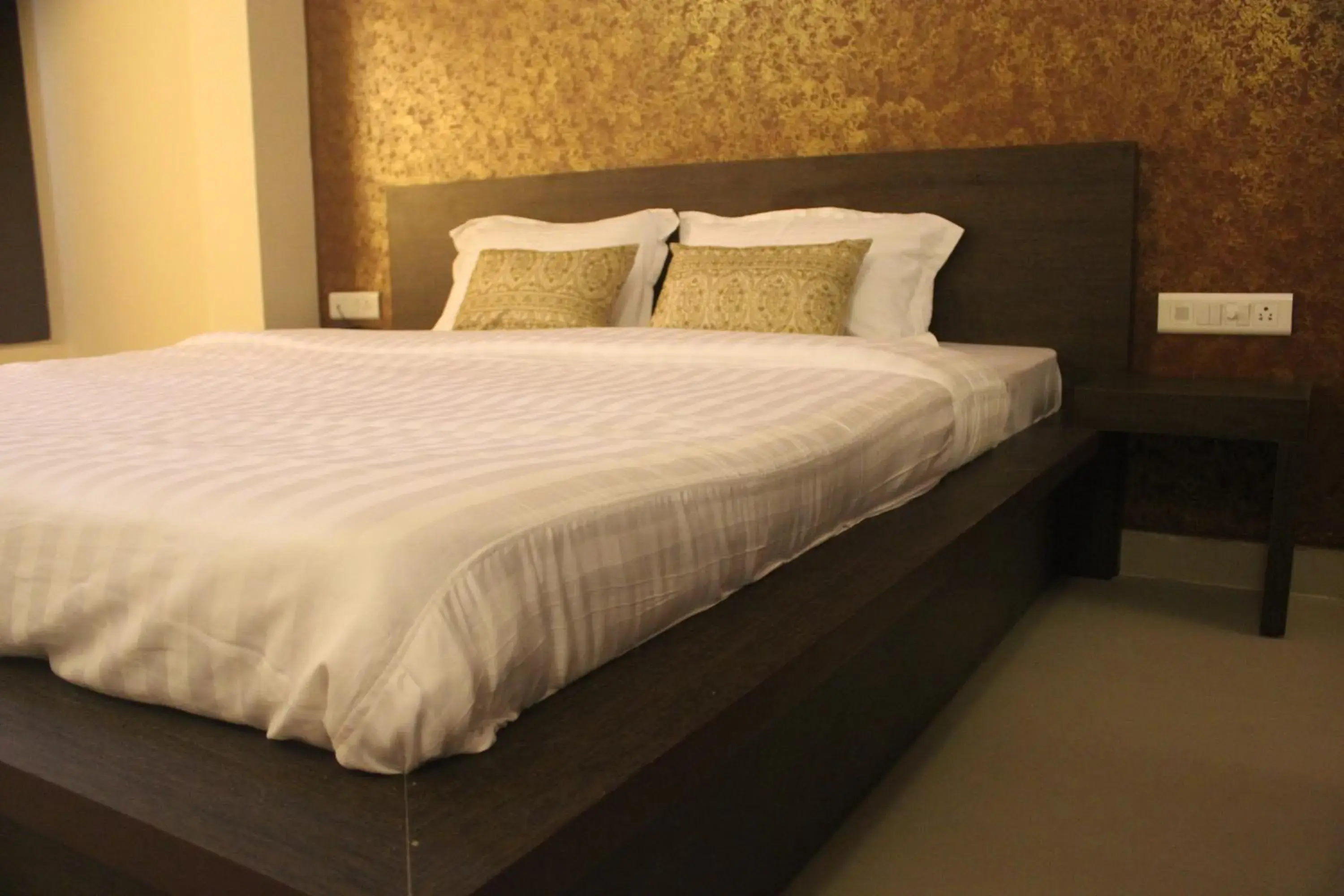 Bed in Hotel Savi Regency