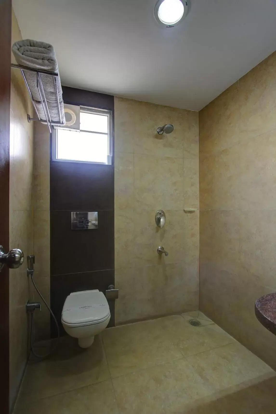 Shower, Bathroom in Hotel Prince Gardens