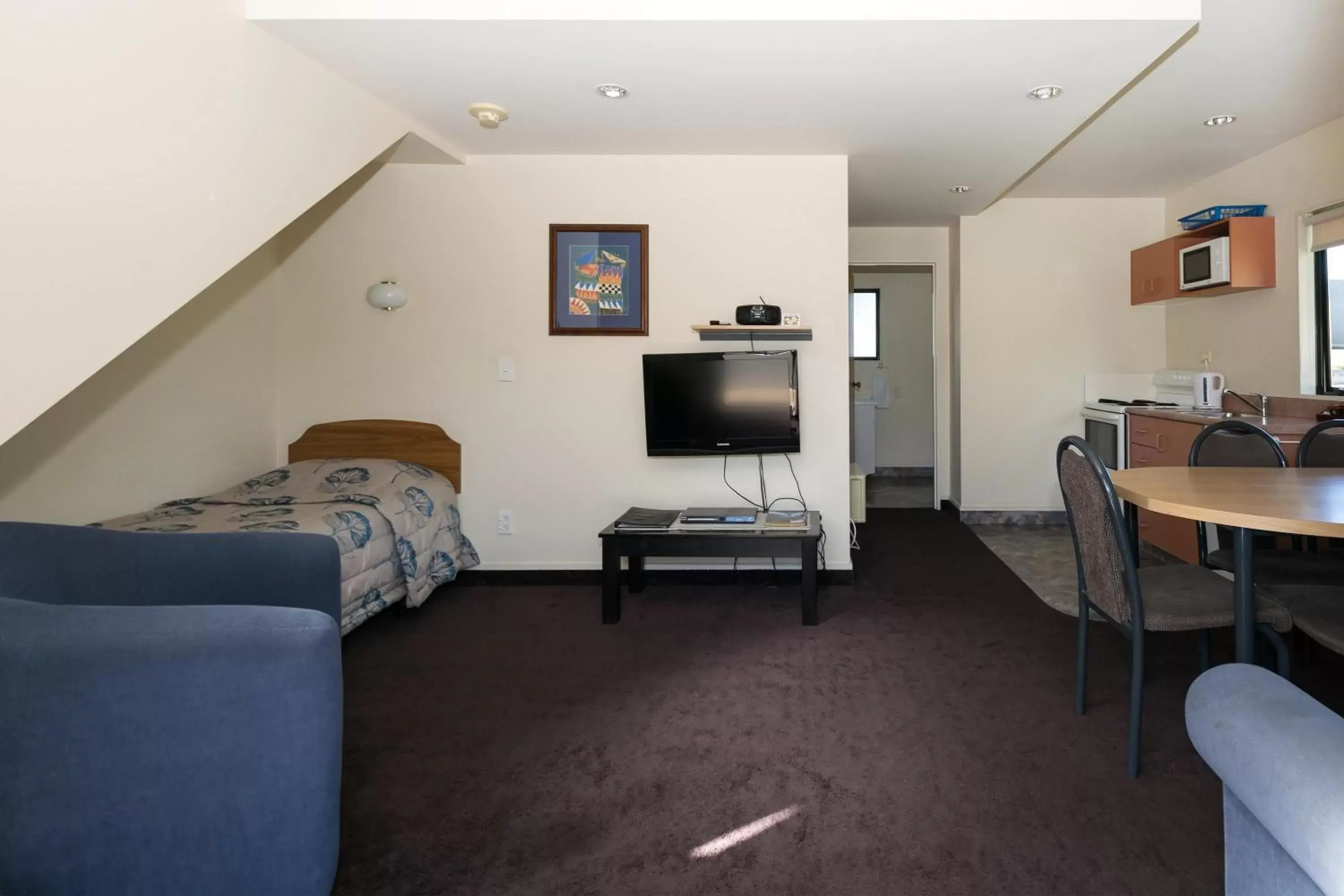 Two-Bedroom Apartment in Ashleigh Court Motel