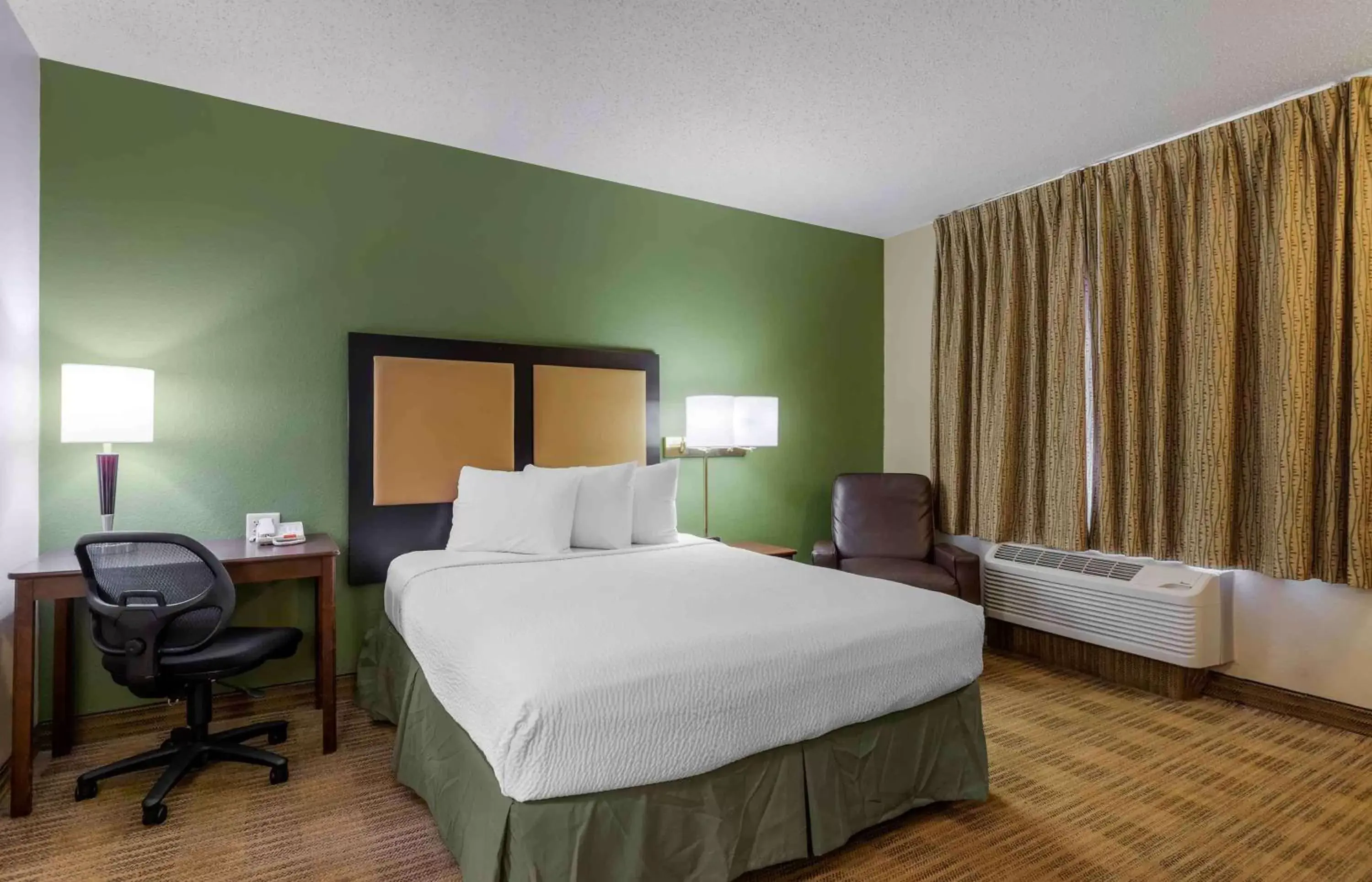 Queen studio with 1 Queen Bed - Disability Access/Non-Smoking in Extended Stay America Suites - Laredo - Del Mar Queen studio with 1 Queen Bed - Disability Access/Non-Smoking in Extended Stay America Suites - Laredo - Del Mar