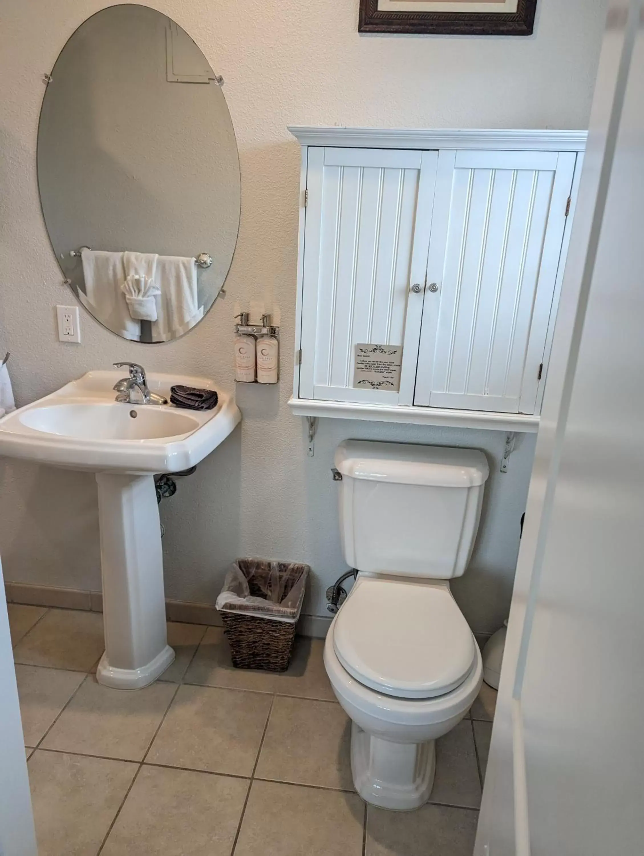 Toilet, Bathroom in Capitola Hotel