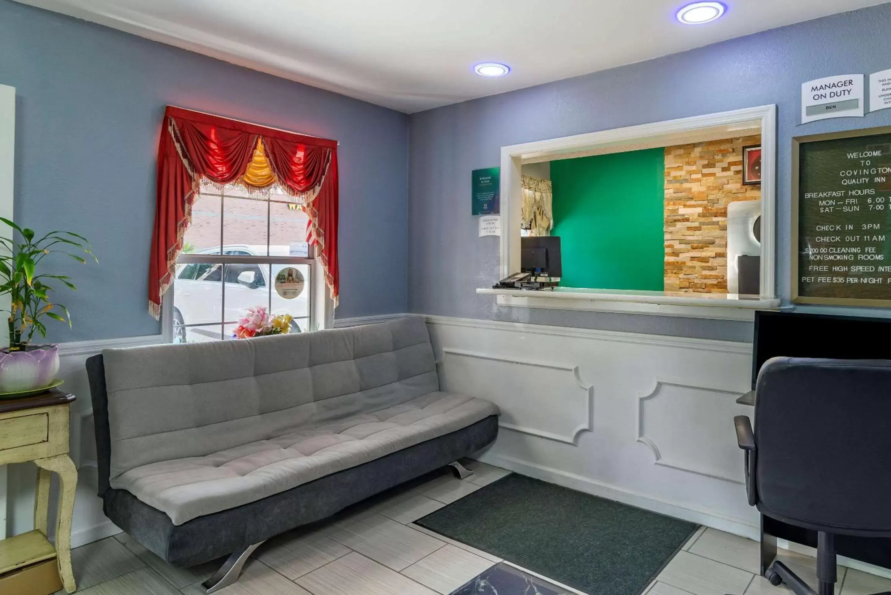 Lobby or reception, Seating Area in Quality Inn Covington