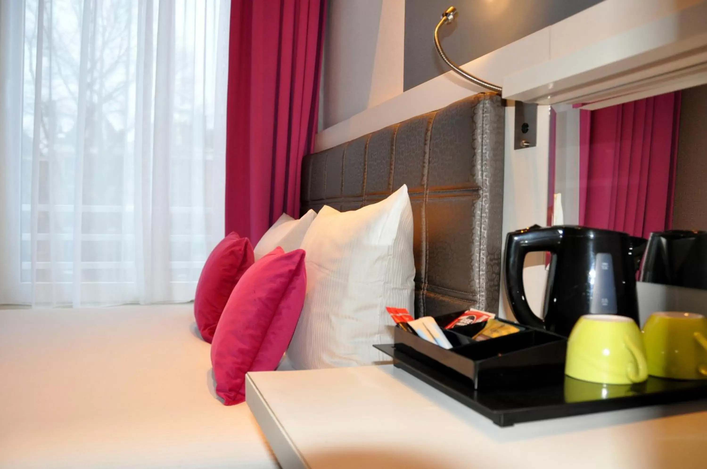 Bedroom in ibis Styles Amsterdam Amstel