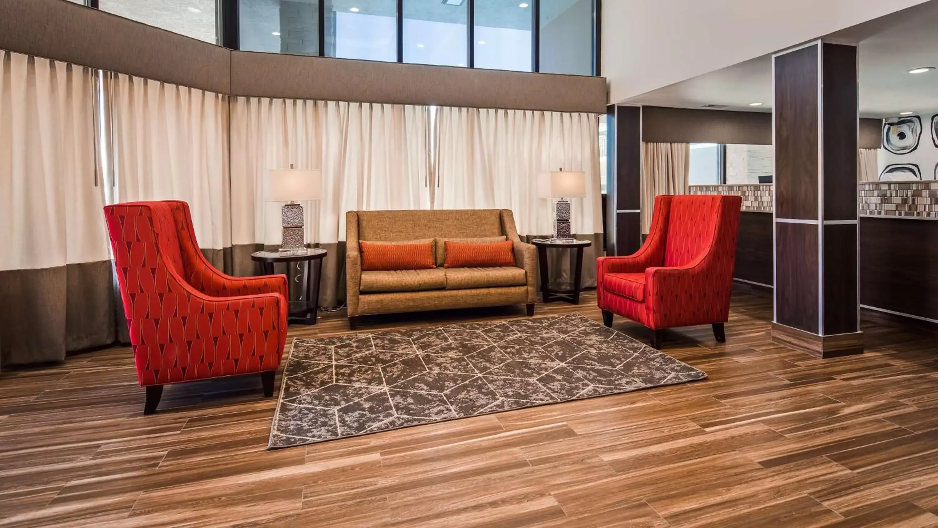 Lobby or reception, Seating Area in Best Western Center Inn