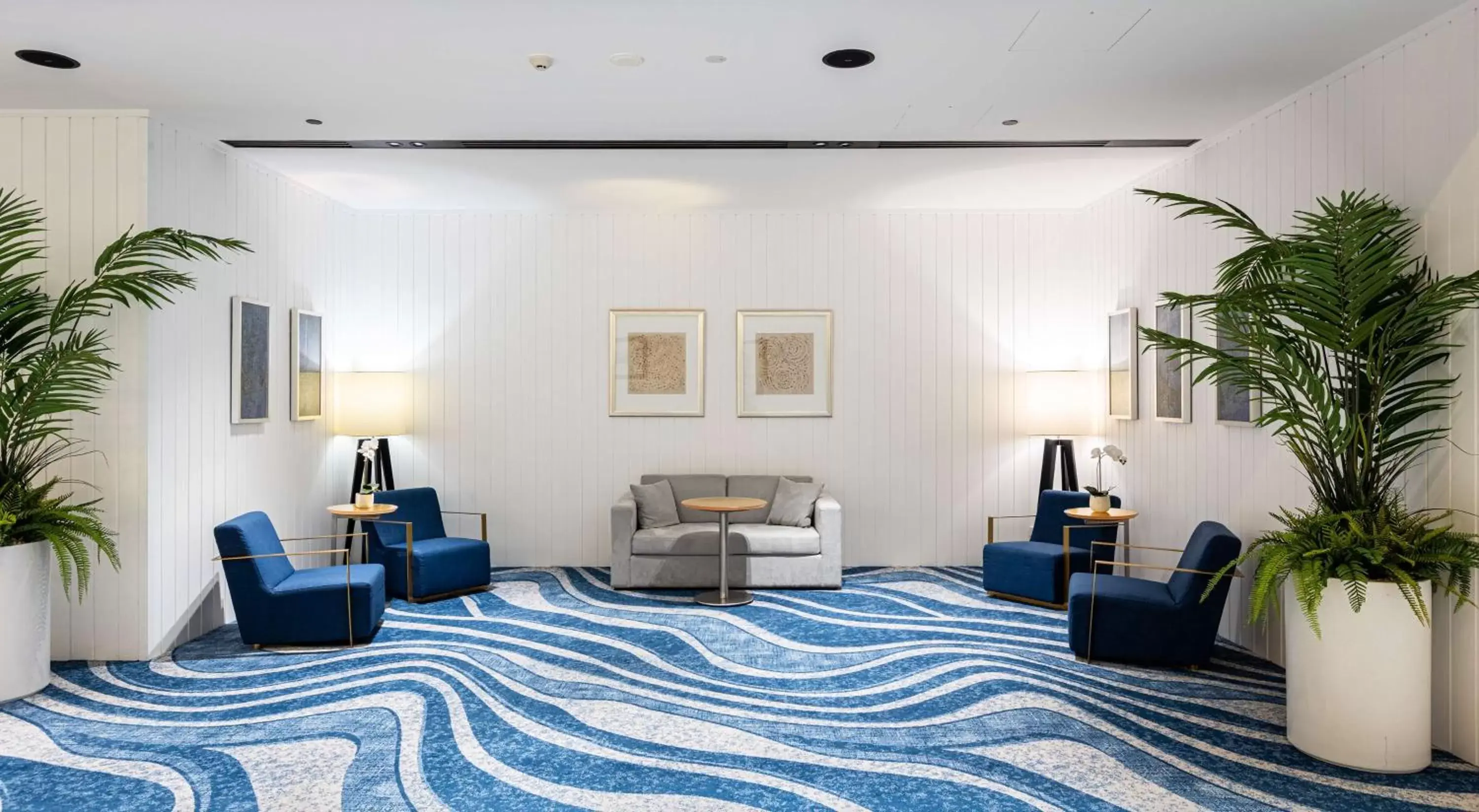 Lobby or reception, Bed in Hilton Surfers Paradise Hotel & Residences