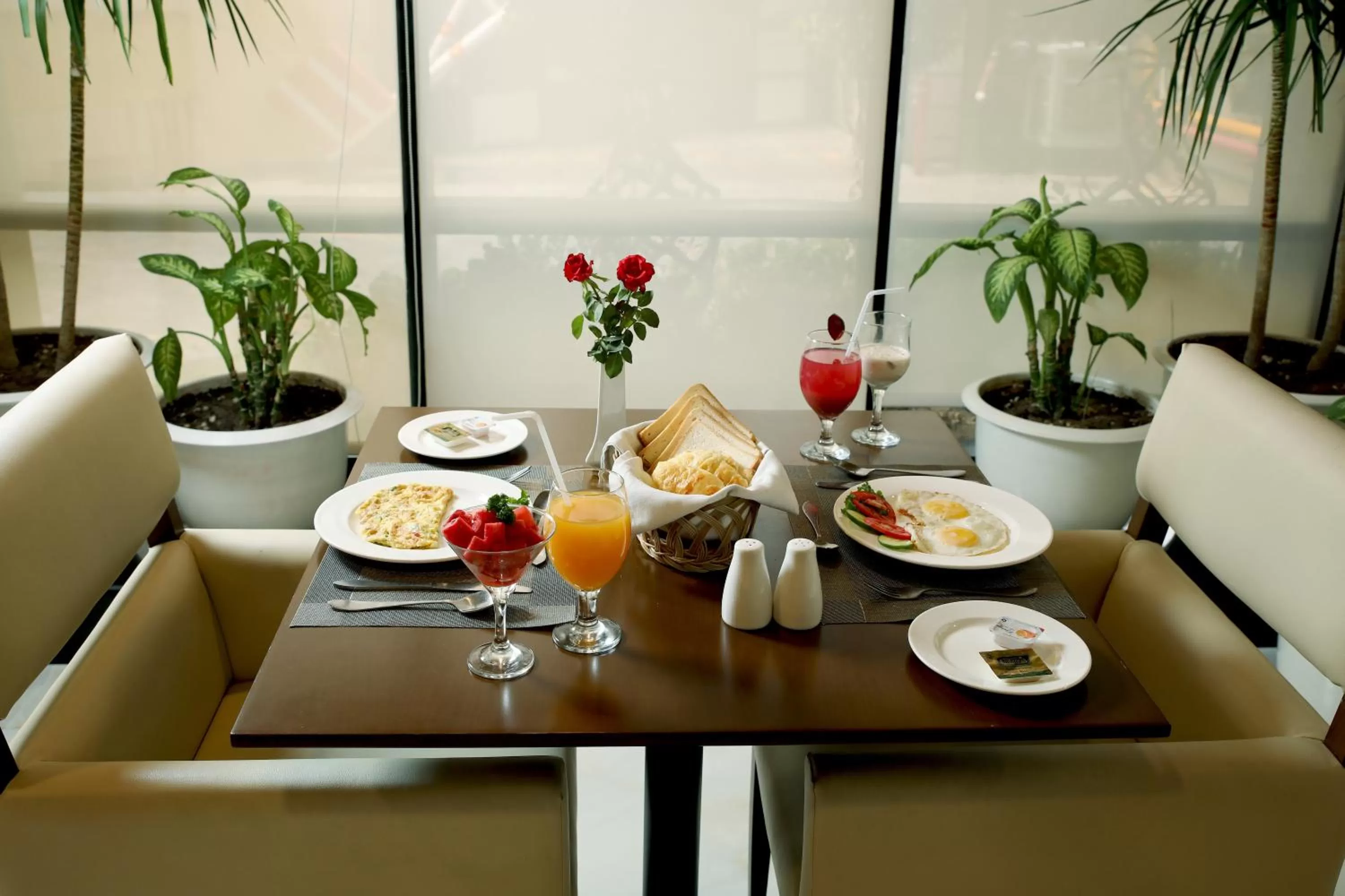 Restaurant/places to eat in Avari Xpress Multan