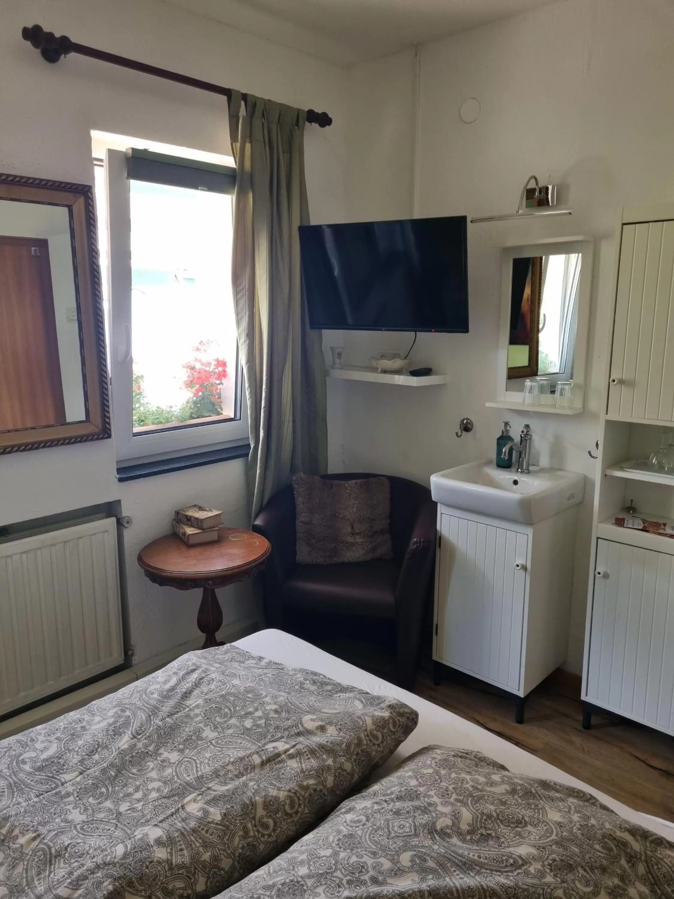 Economy Double Room in B&B DRESSINGS TRAUMGARTEN