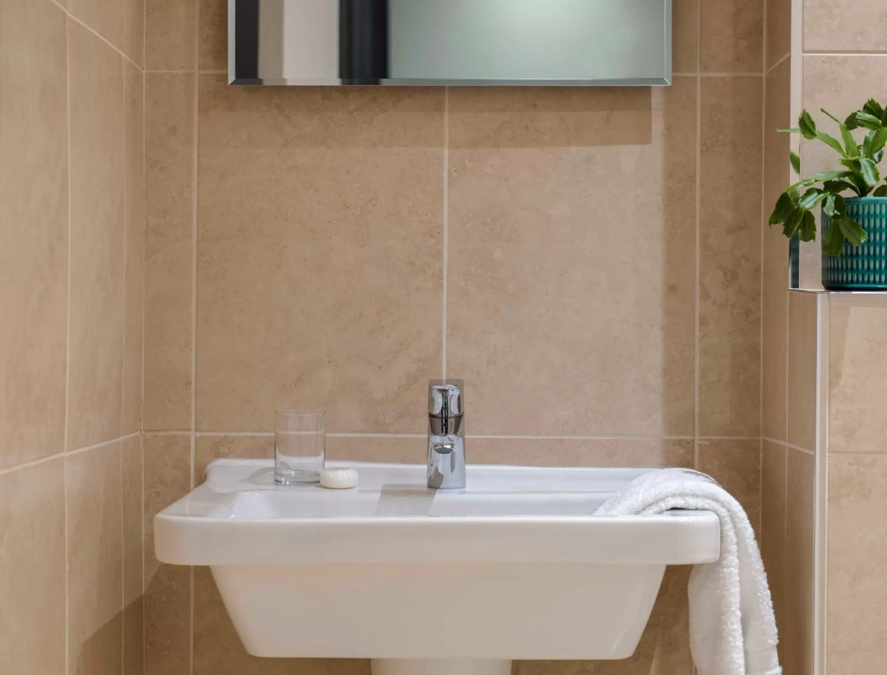 Bathroom in Clifton Arms Hotel