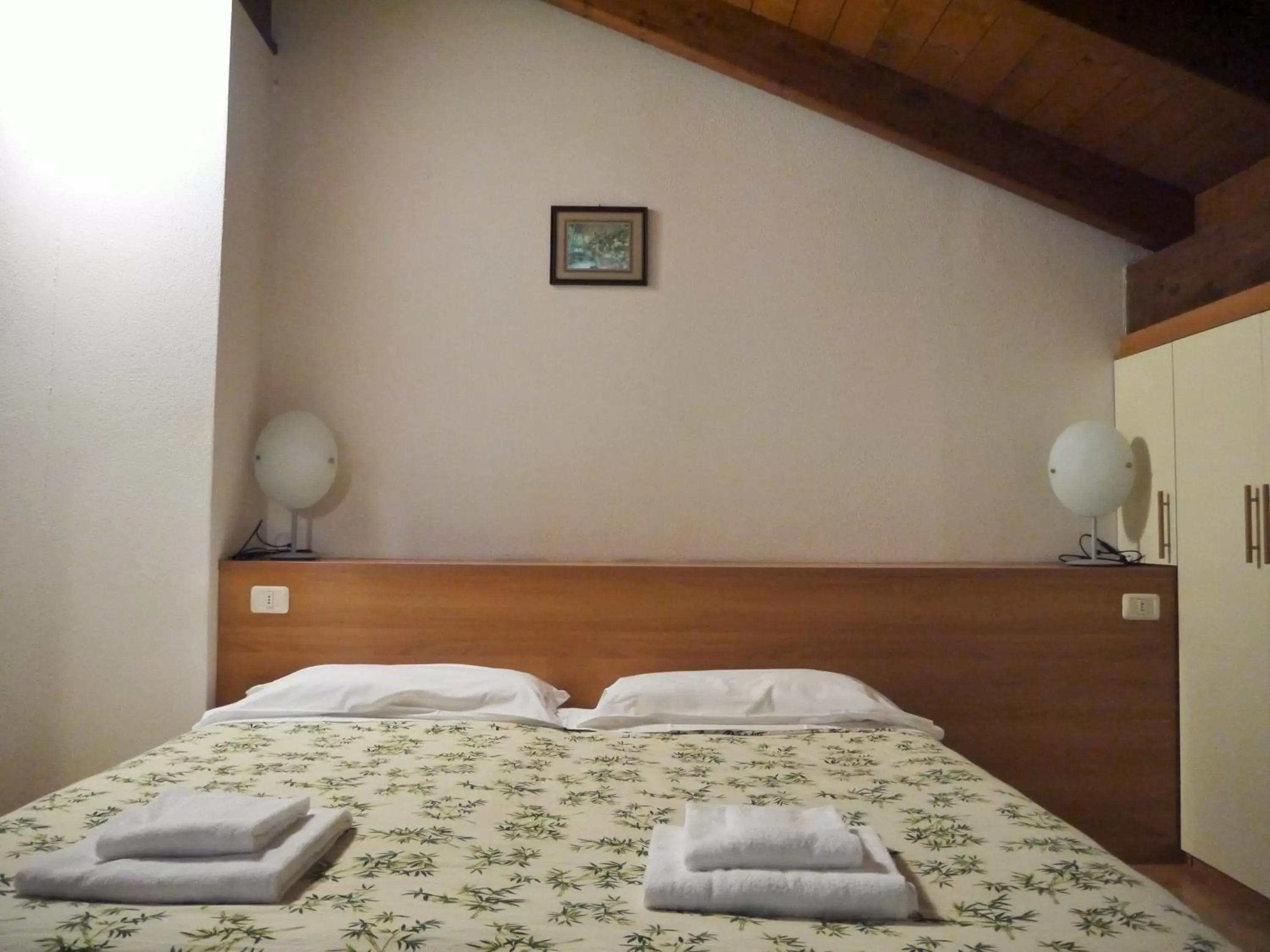 Double or Twin Room - Disability Access in Hotel Oasi Double or Twin Room - Disability Access in Hotel Oasi