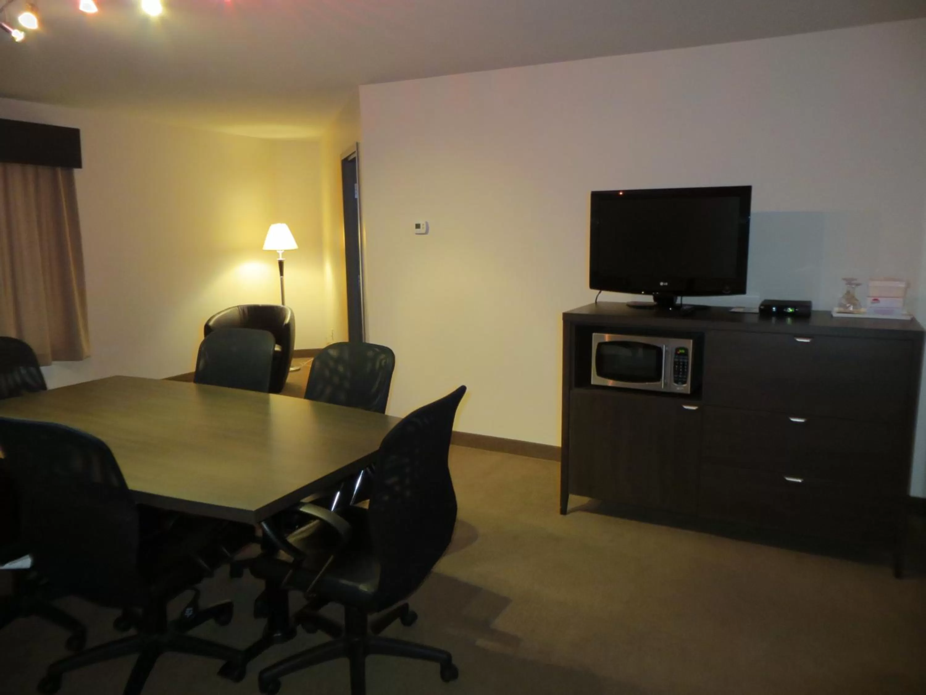 TV and multimedia, TV/Entertainment Center in Villegiature Deux Rivieres Resort