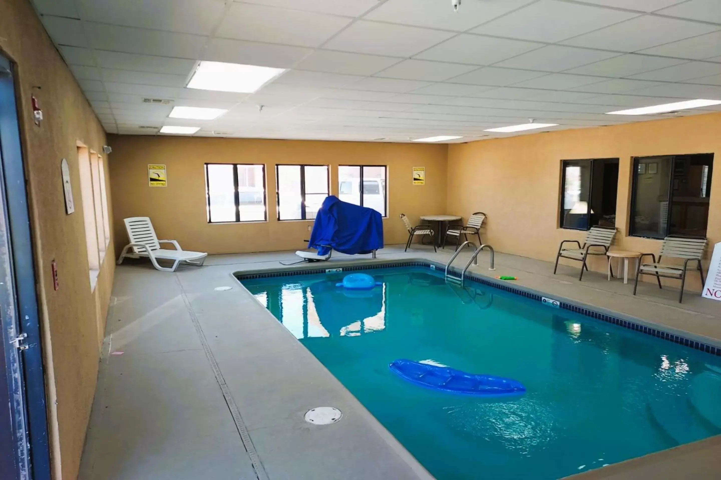 Swimming Pool in McPherson Inn By OYO, I-135