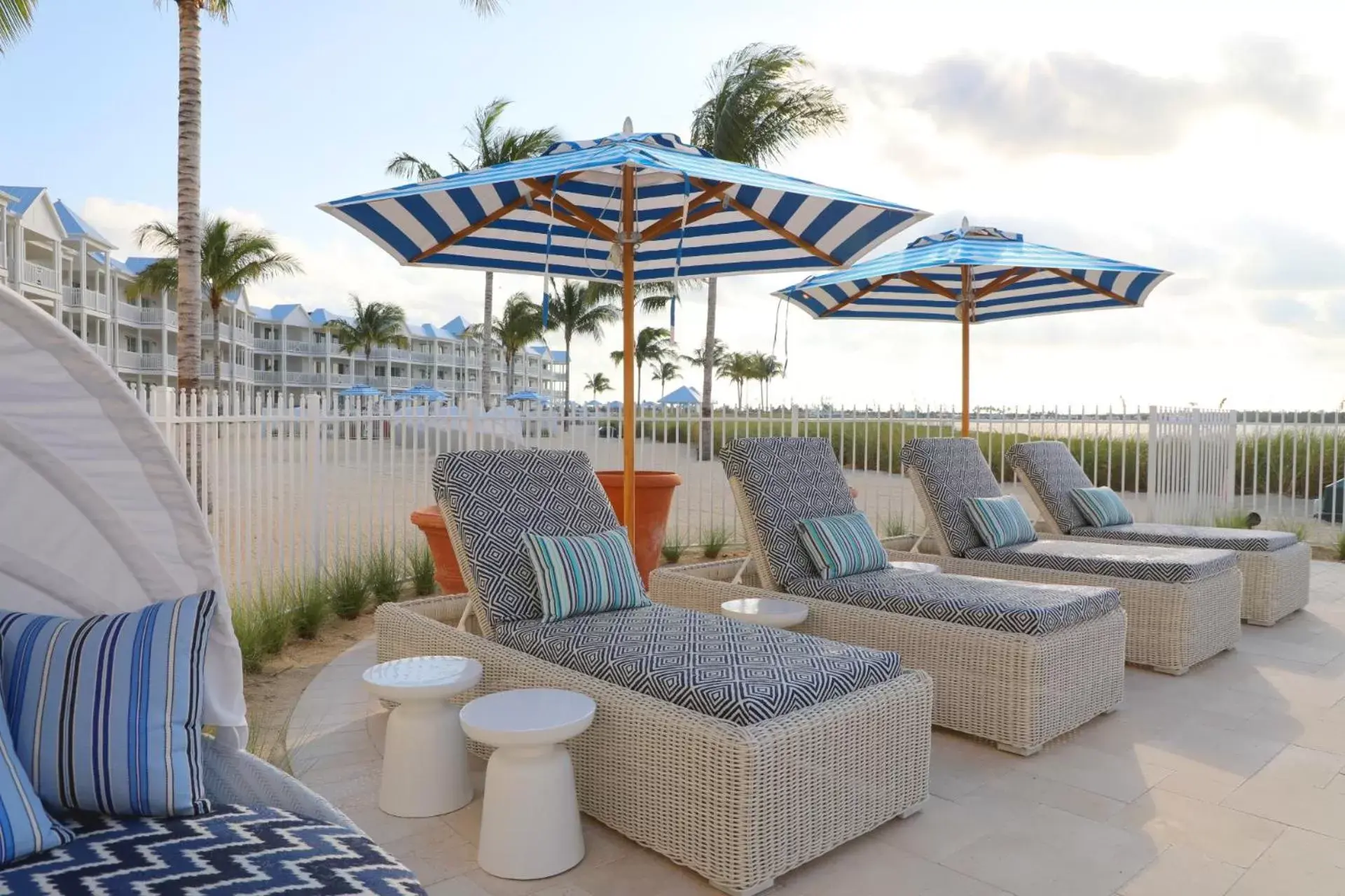 Swimming pool in Isla Bella Beach Resort & Spa - Florida Keys