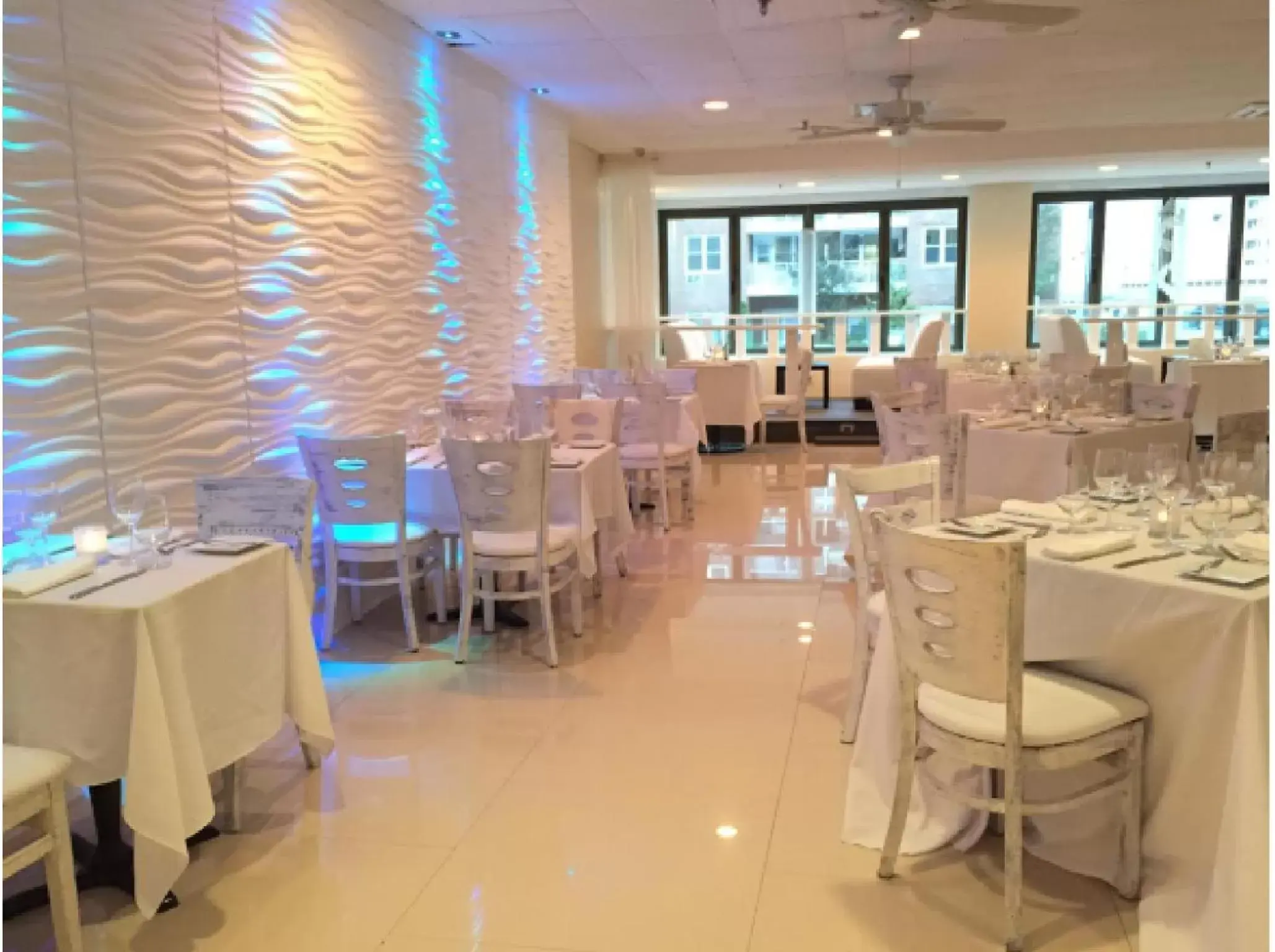 Banquet/Function facilities, Restaurant/Places to Eat in Long Beach Hotel