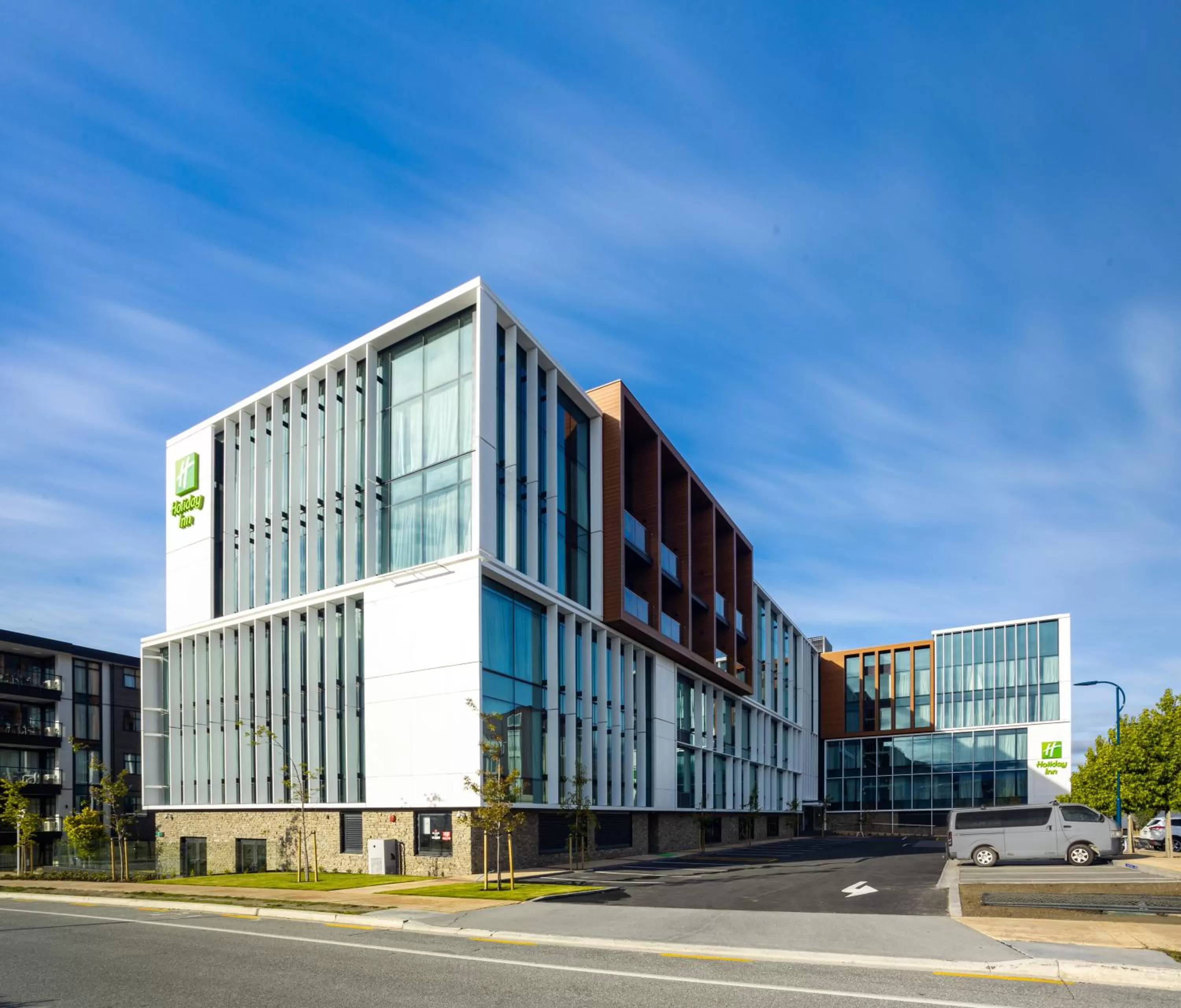 Facade/entrance in Holiday Inn Queenstown Remarkables Park