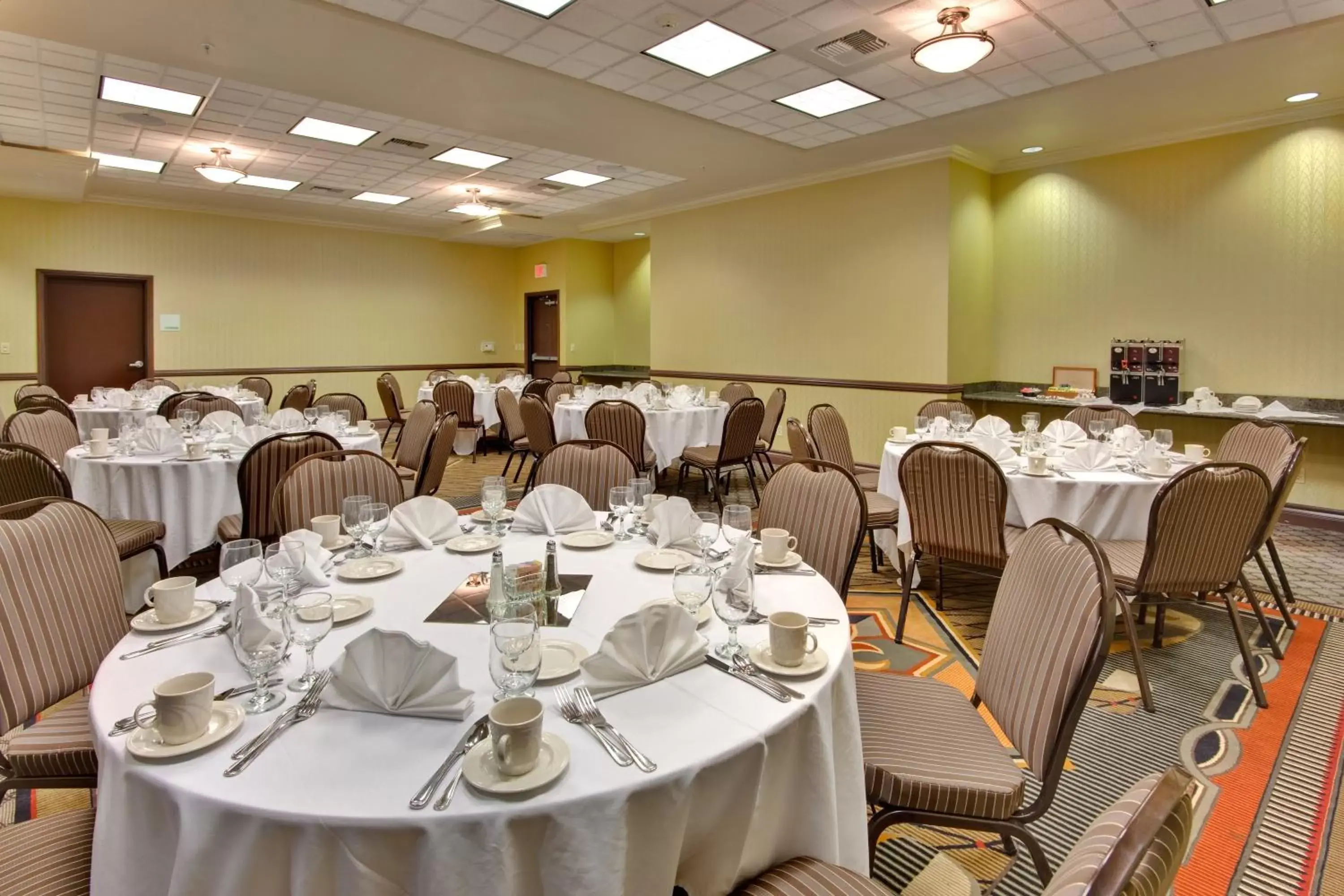 Banquet/Function facilities, Restaurant/Places to Eat in Holiday Inn Hotel & Suites Bakersfield, an IHG Hotel