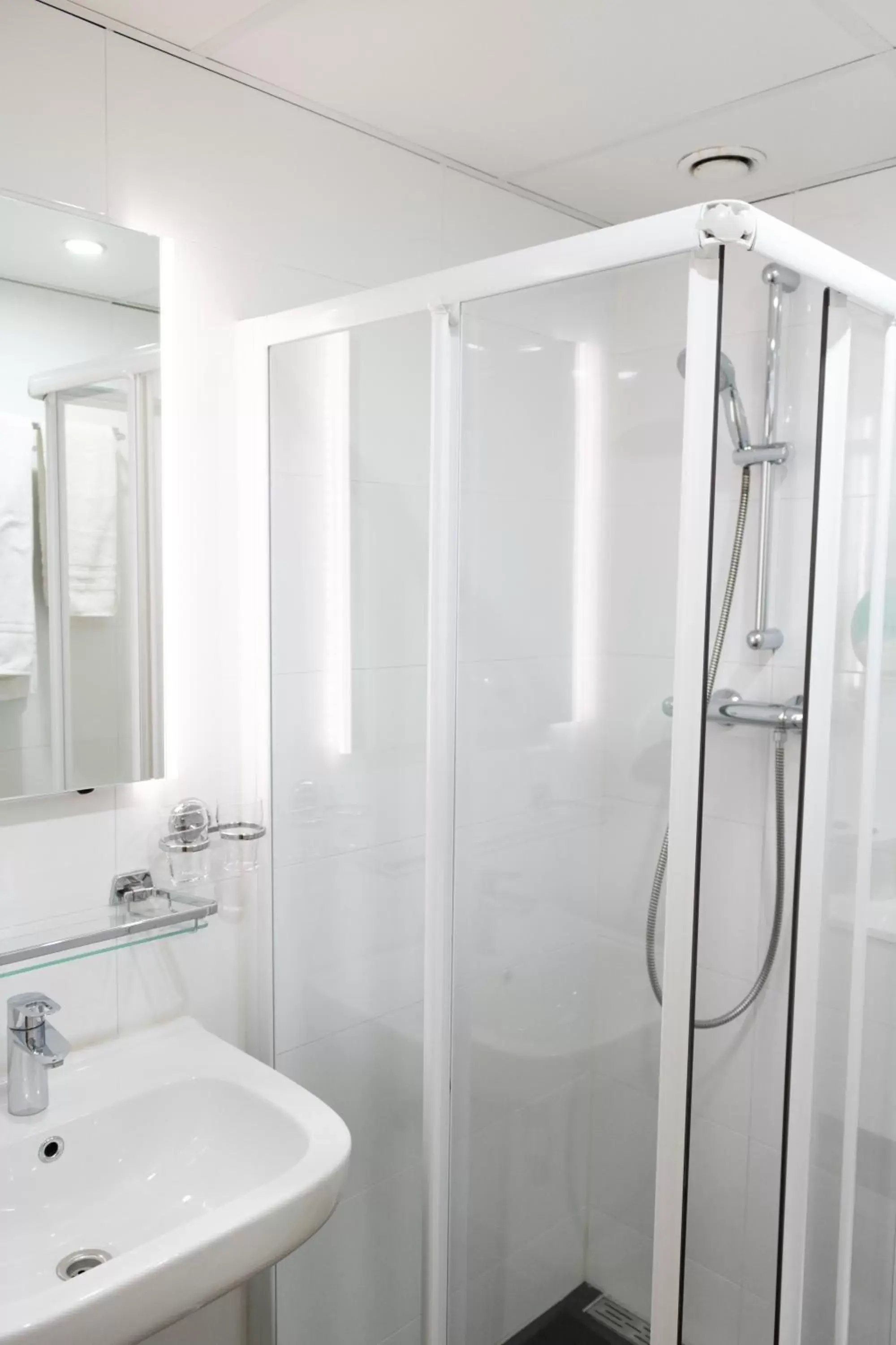 Shower, Bathroom in Hotel Doria