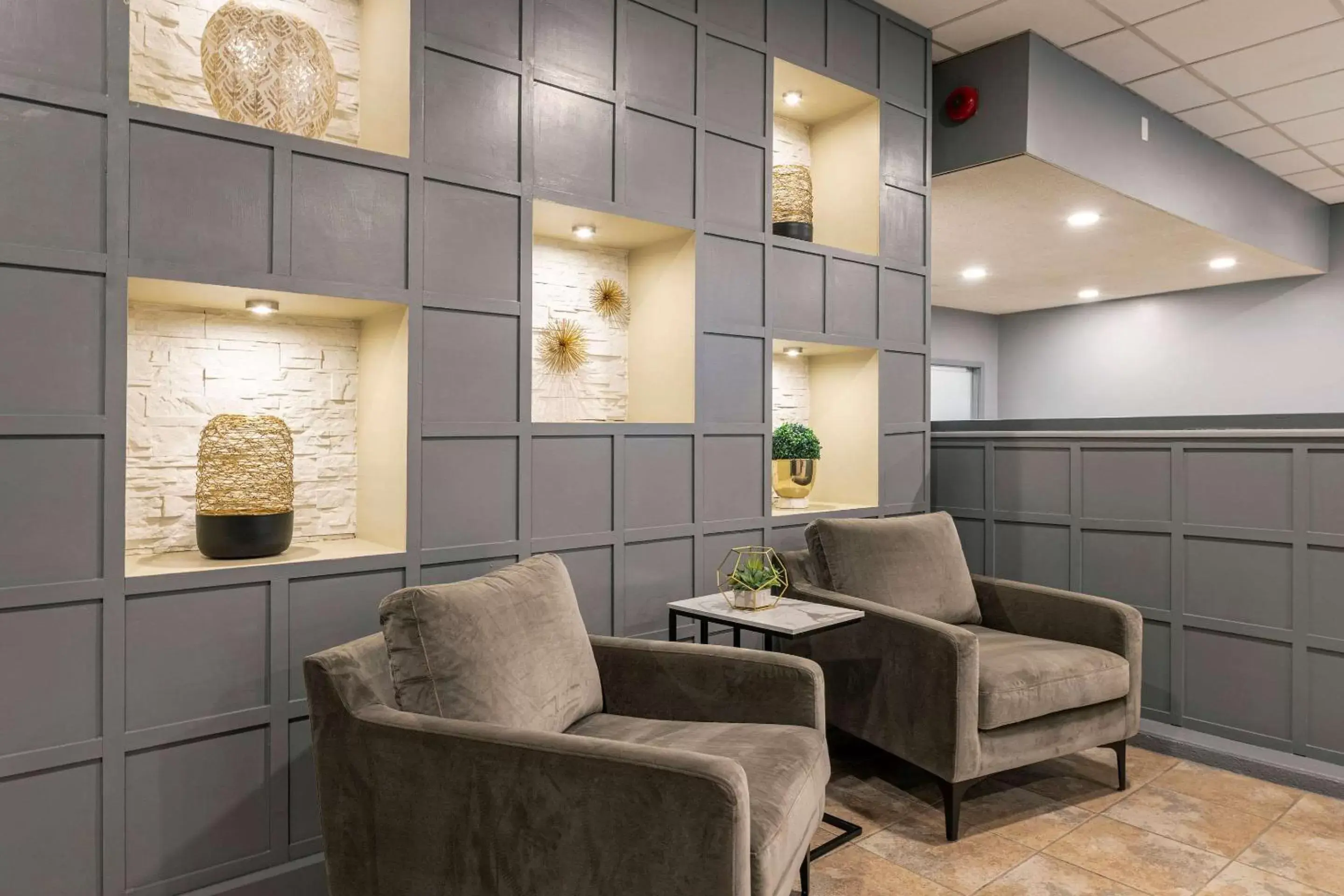 Lobby or reception, Seating Area in Comfort Suites Kingston Central