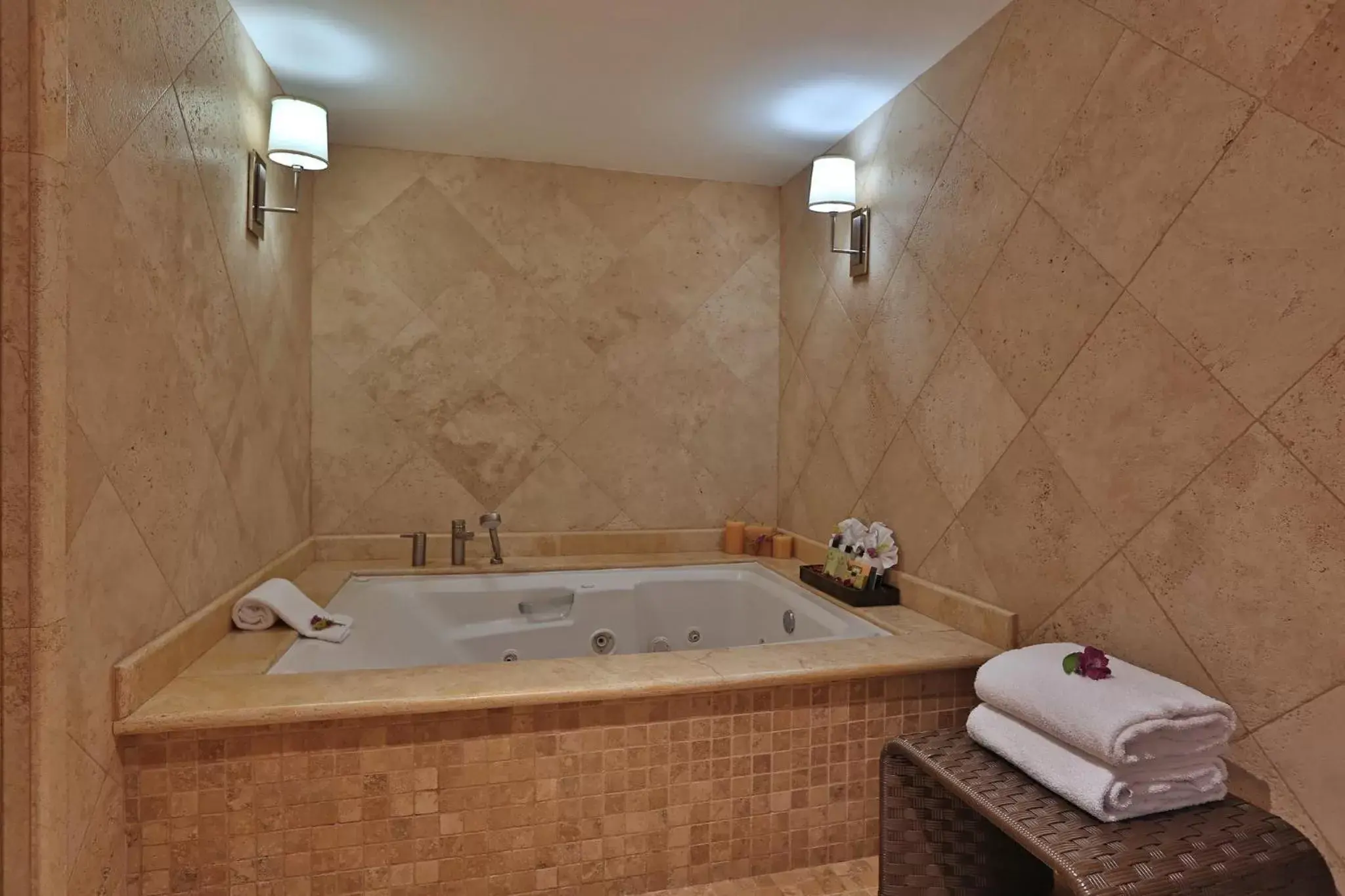 Photo of the whole room, Bathroom in Hotel Real InterContinental San Pedro Sula, an IHG Hotel