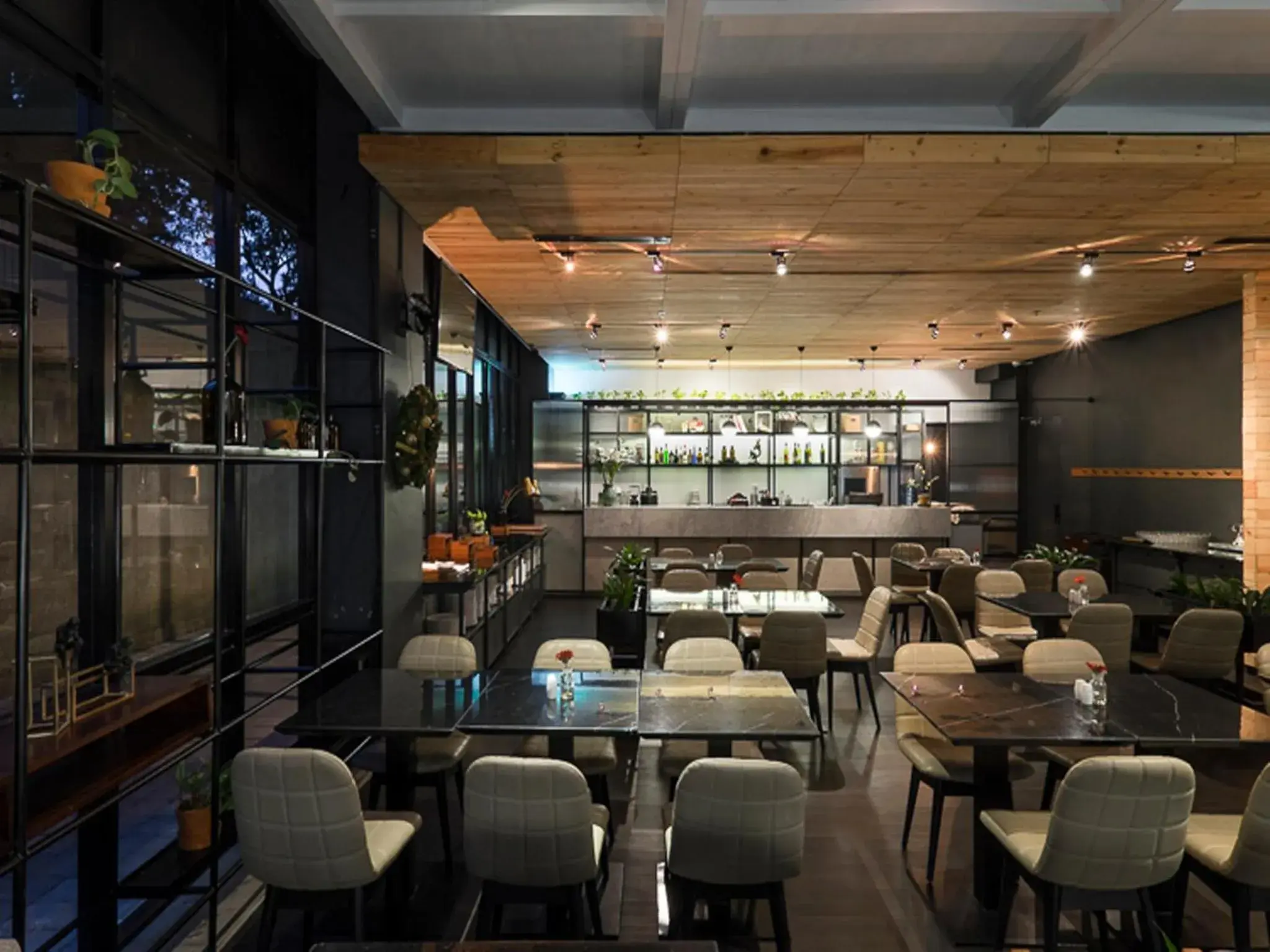 Restaurant/Places to Eat in Park 5 Hotel