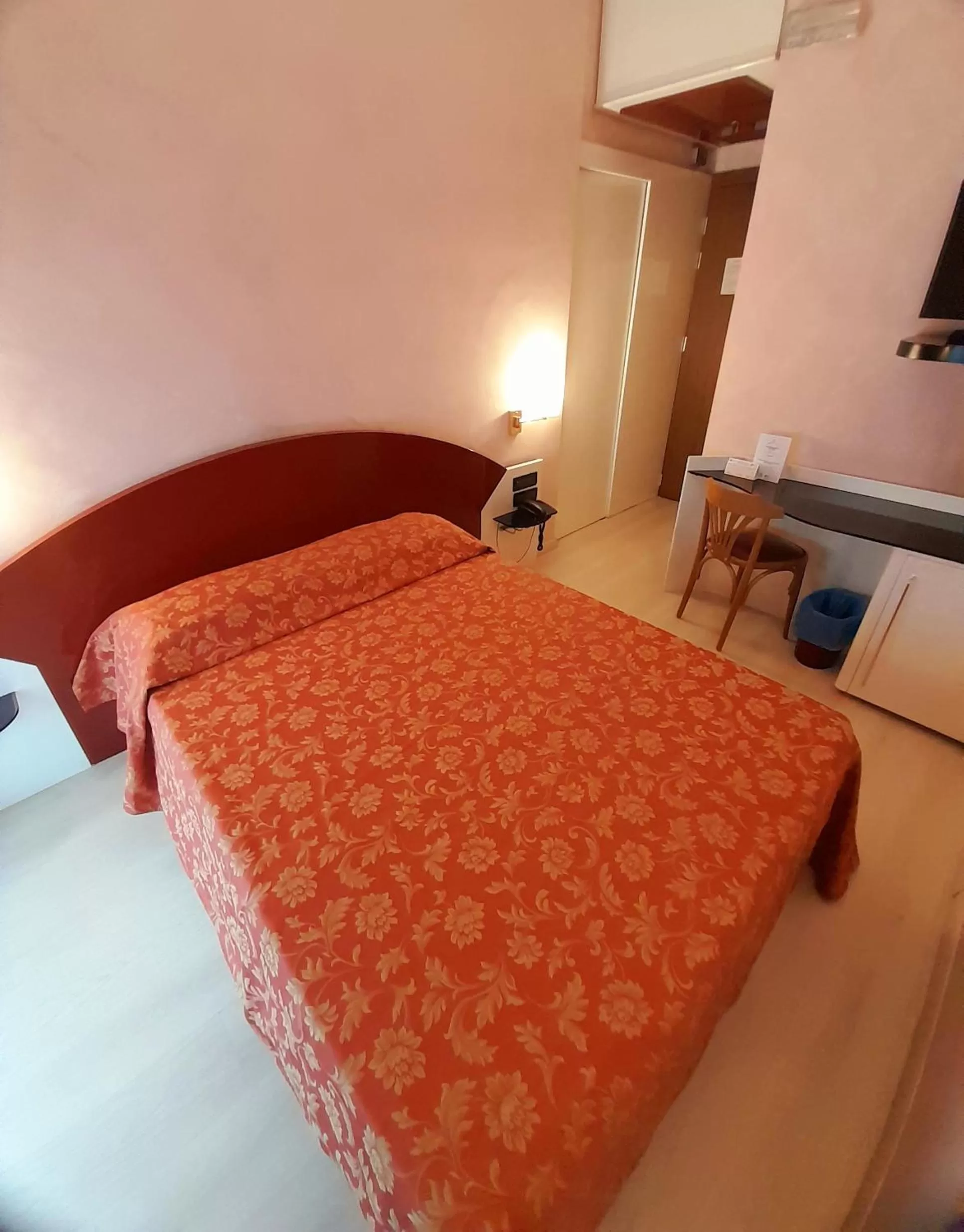 Bed in Hotel Continental