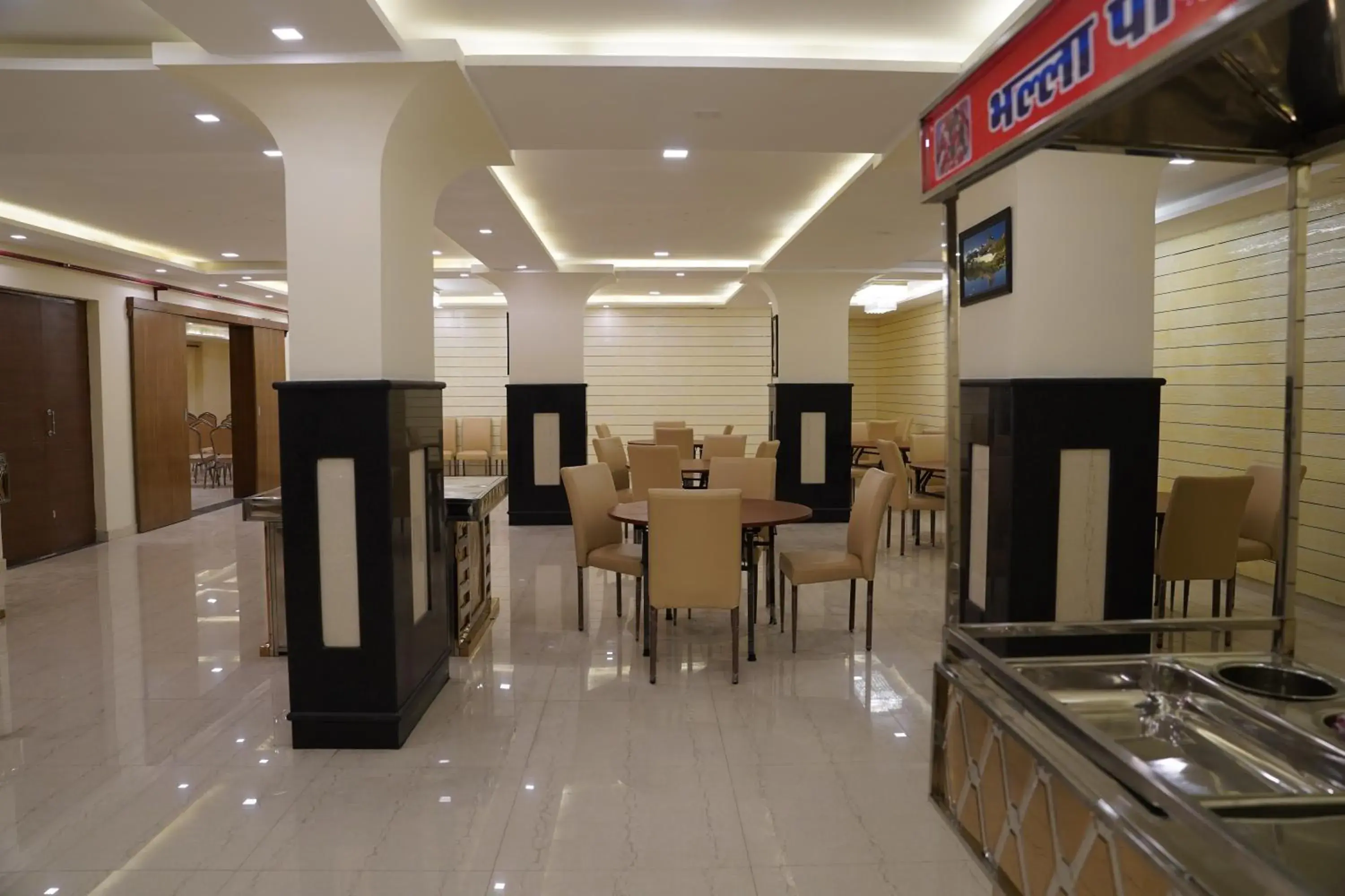 Banquet/Function facilities, Restaurant/Places to Eat in Hotel Rama Trident