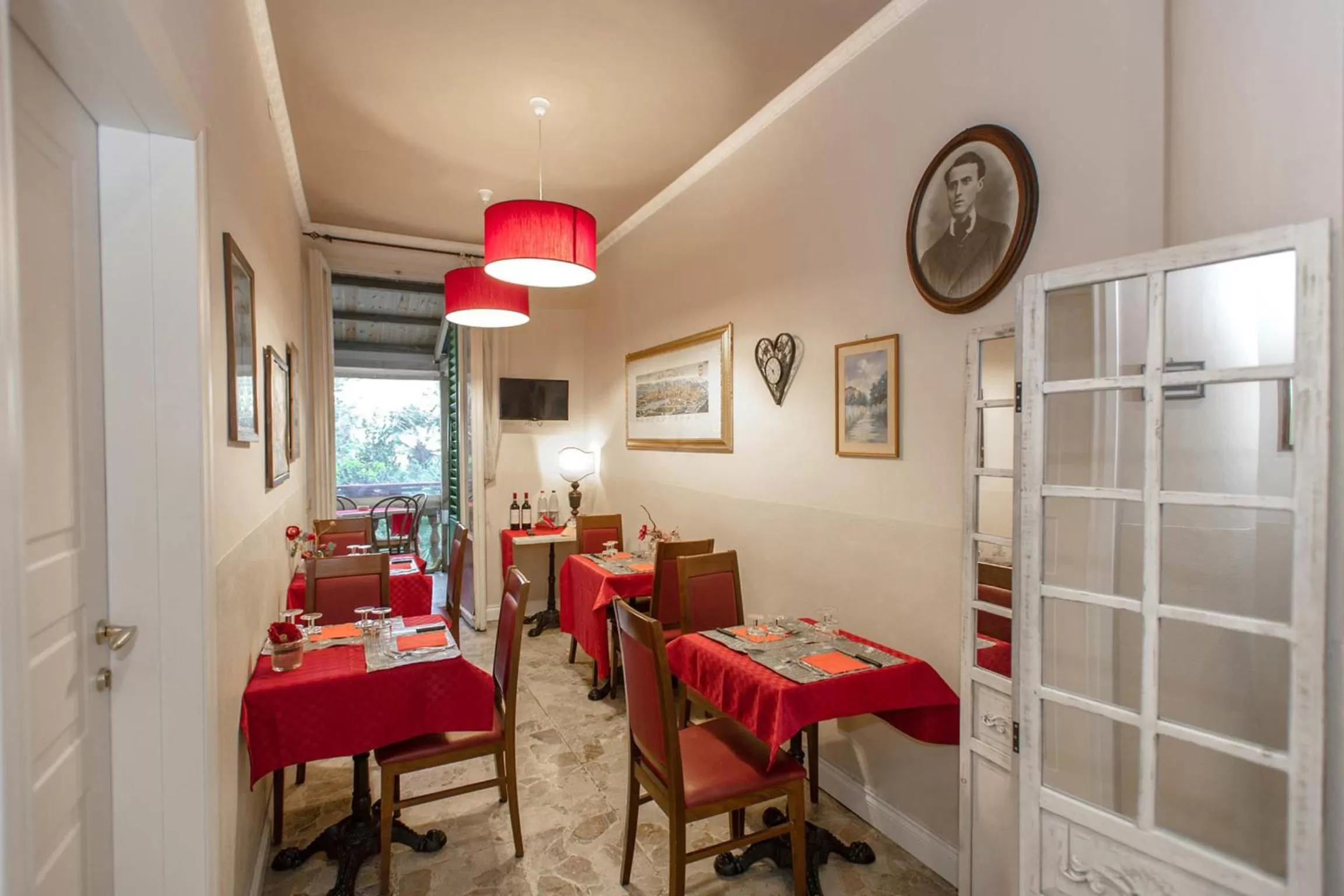 Restaurant/places to eat in Hotel Masaccio