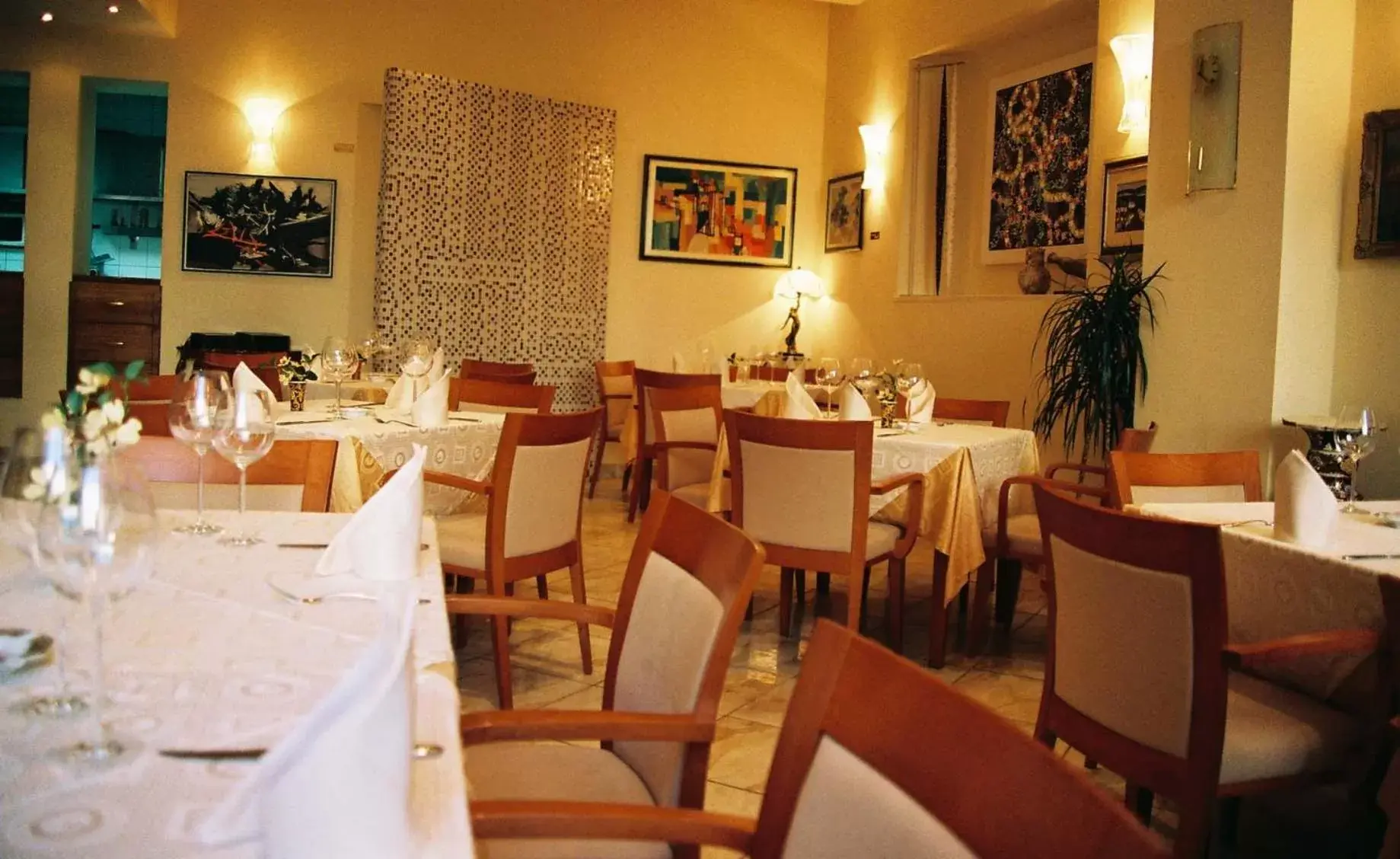 Restaurant/Places to Eat in Hotel Peristil