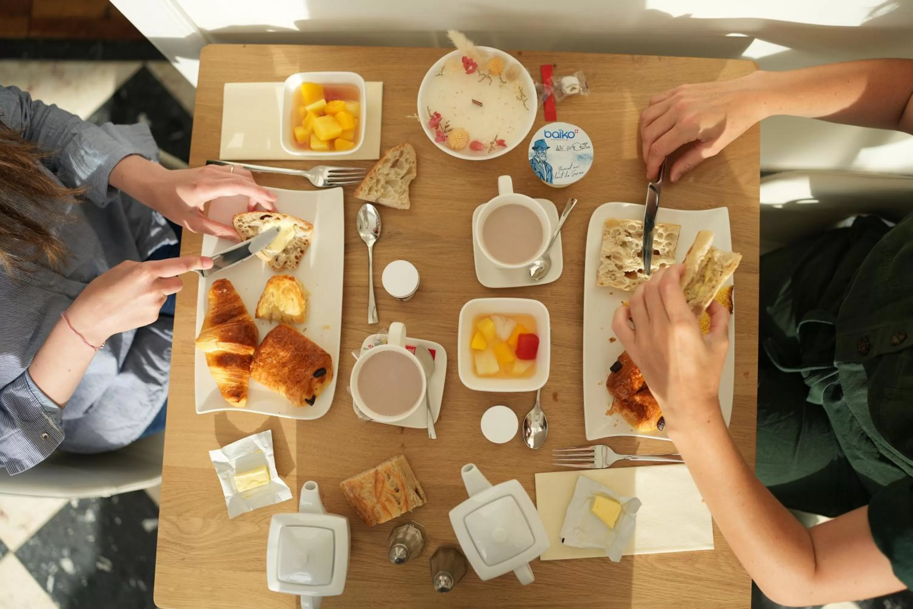 Breakfast in Hôtel Échappée en Baie - Parking privé gratuit